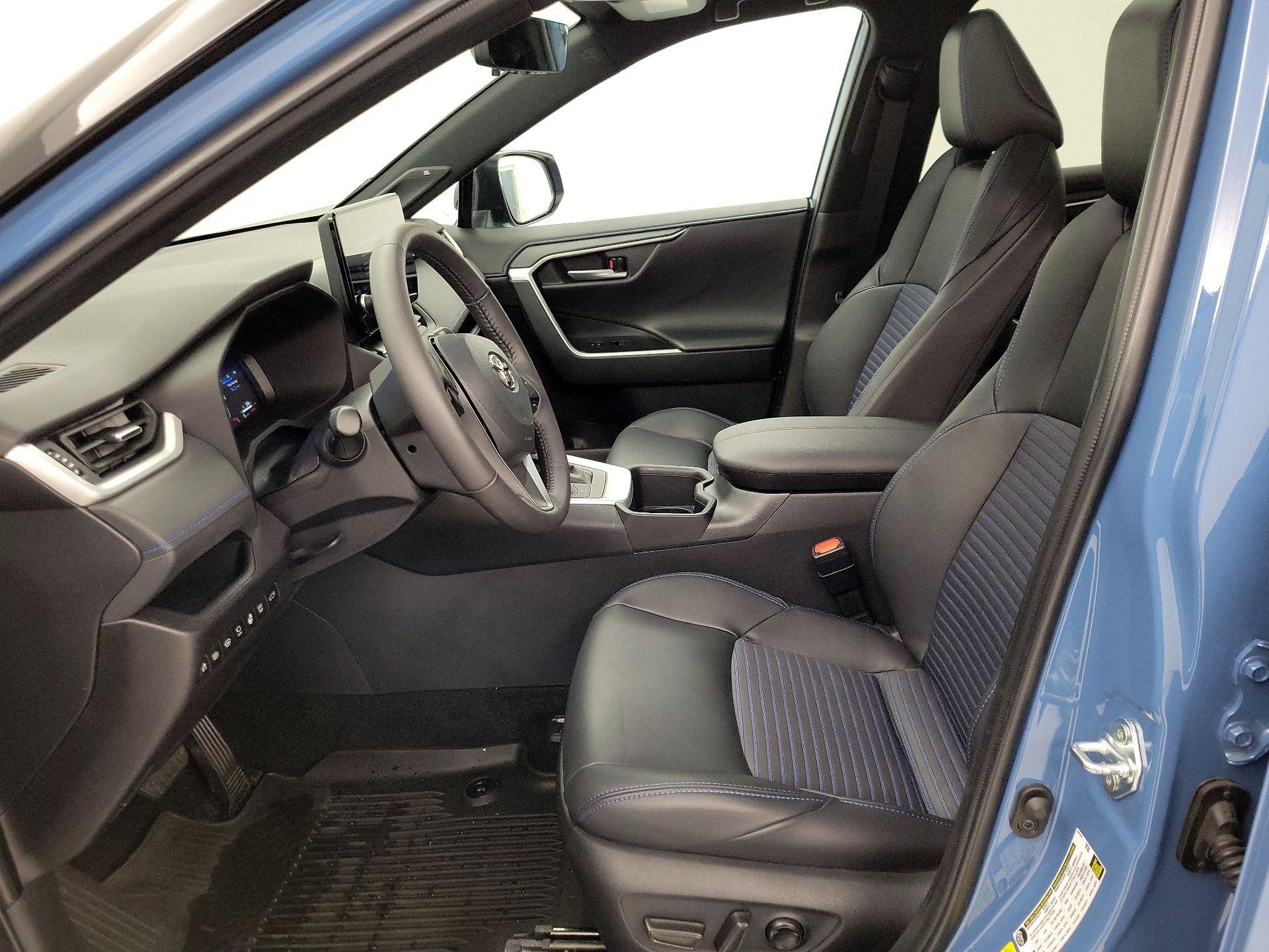 Thumbnail: 2025 Toyota RAV4 - 11