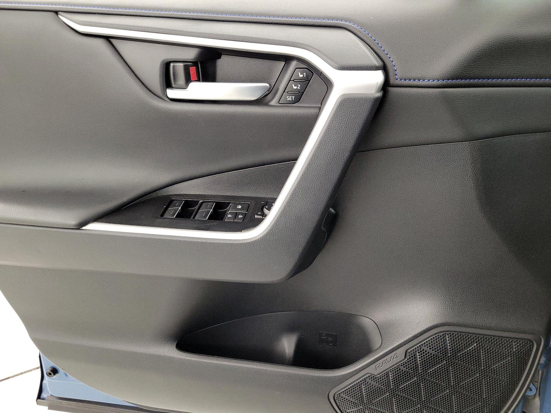 Thumbnail: 2025 Toyota RAV4 - 12