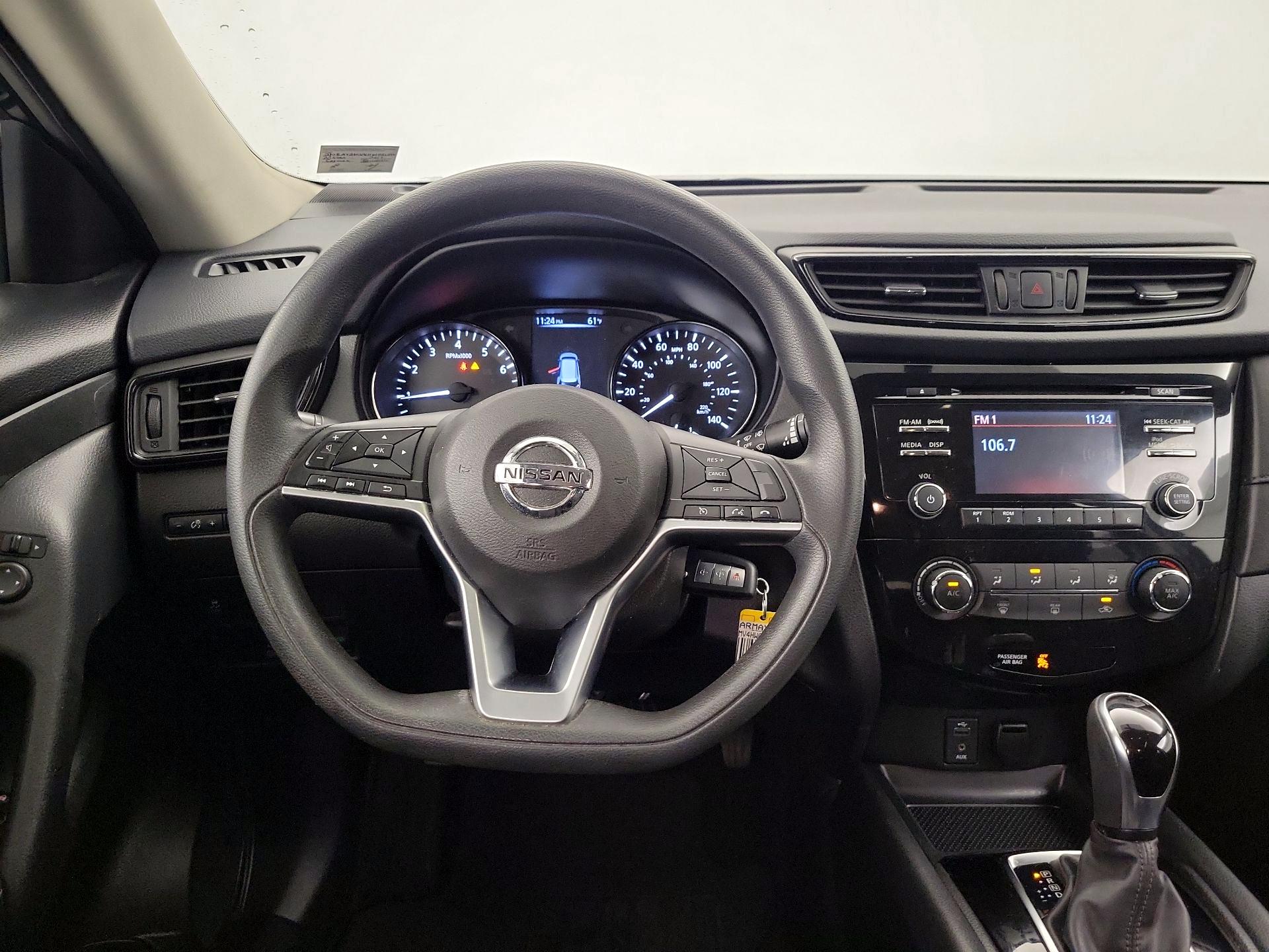 Thumbnail: 2017 Nissan Rogue - 10