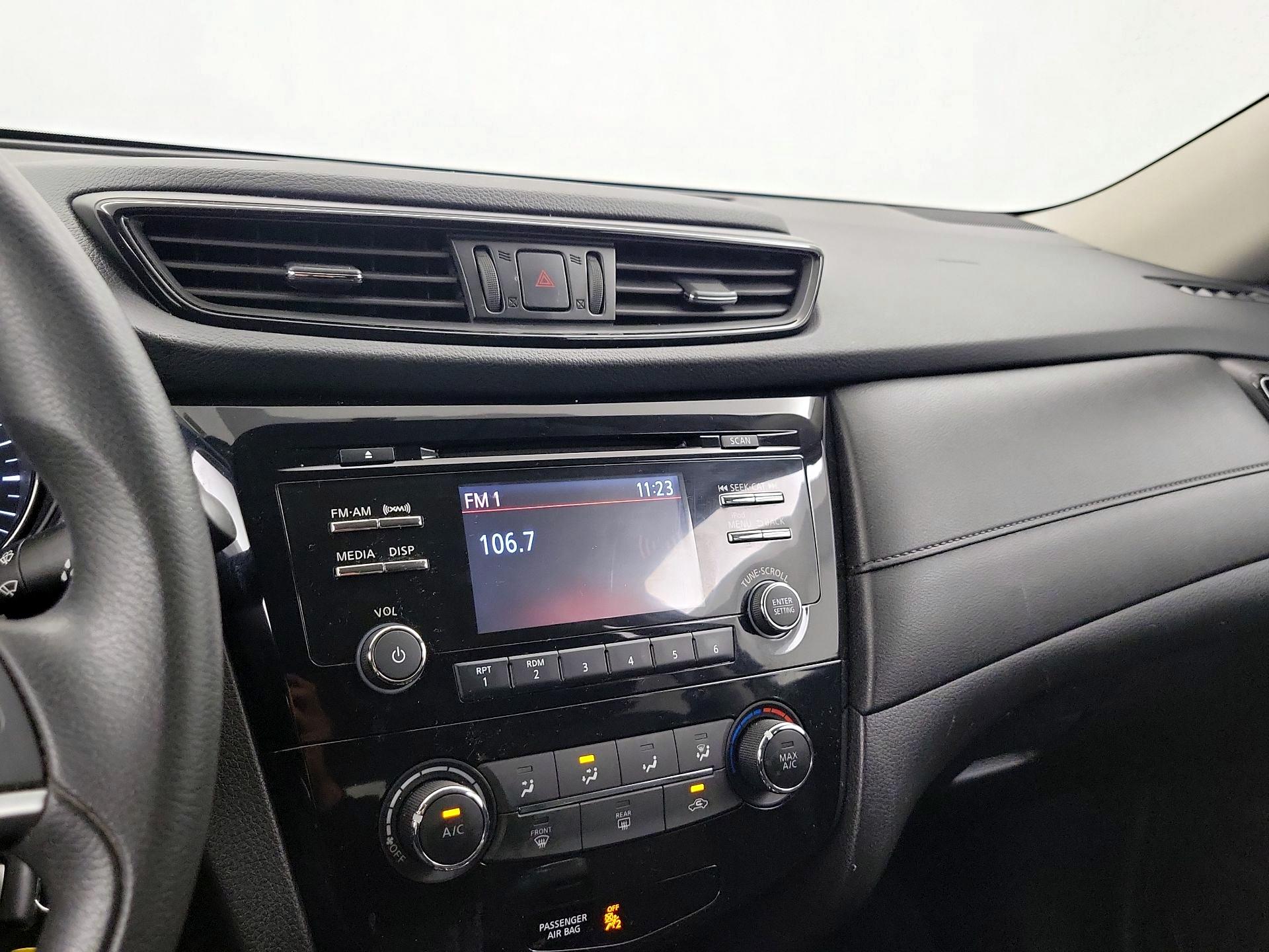 Thumbnail: 2017 Nissan Rogue - 15