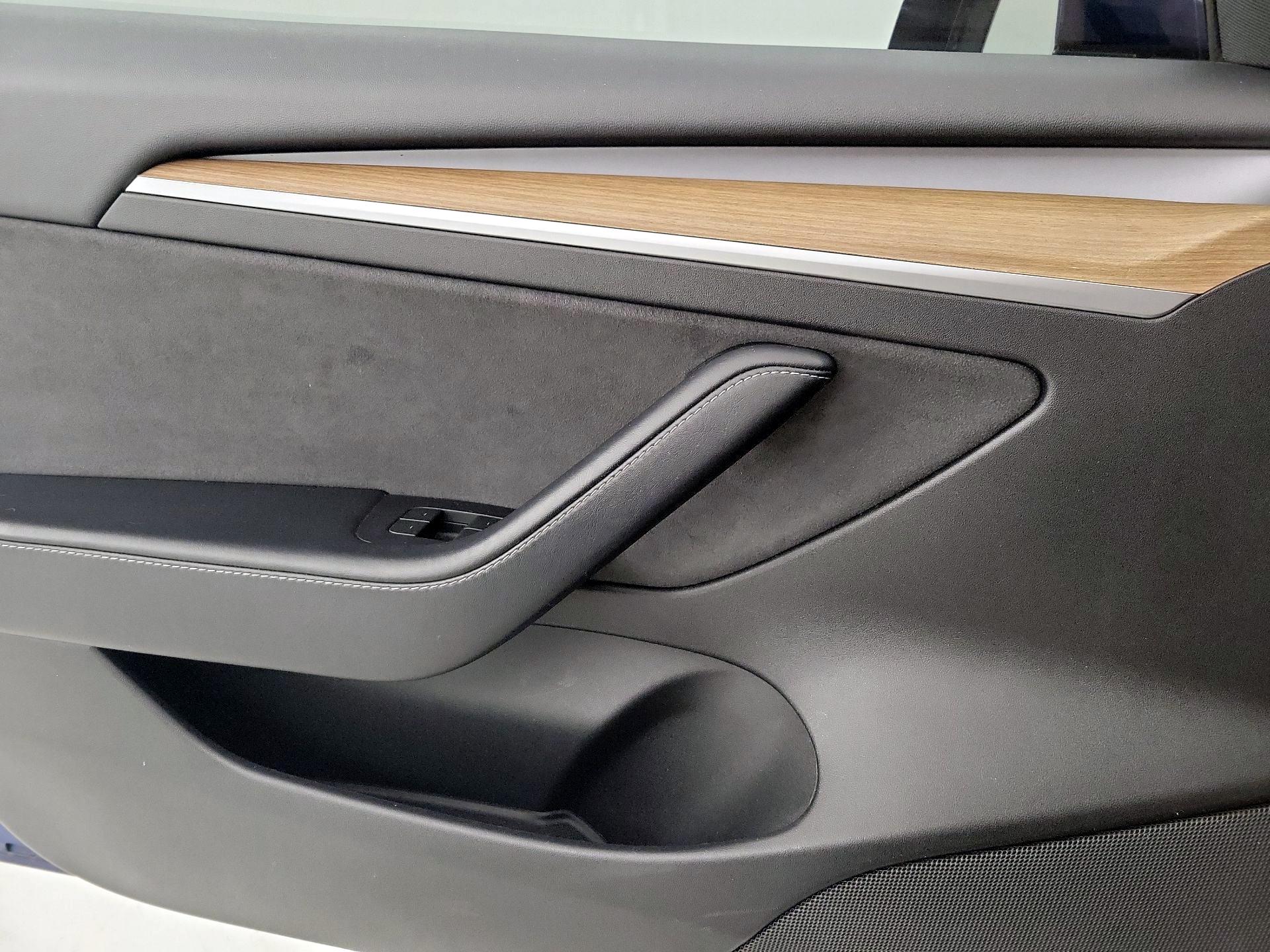 Thumbnail: 2022 Tesla Model 3 - 12