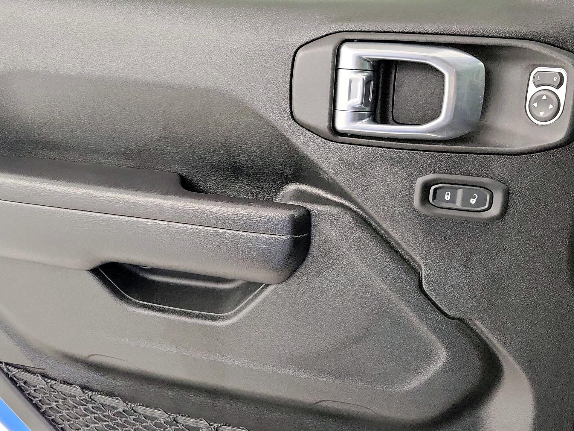 Thumbnail: 2021 Jeep Gladiator - 12