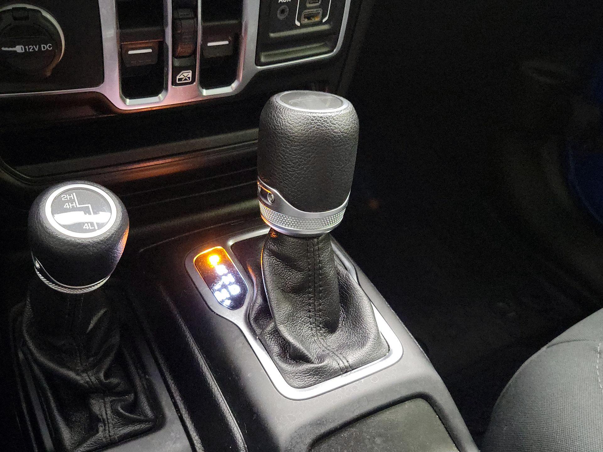 Thumbnail: 2021 Jeep Gladiator - 17