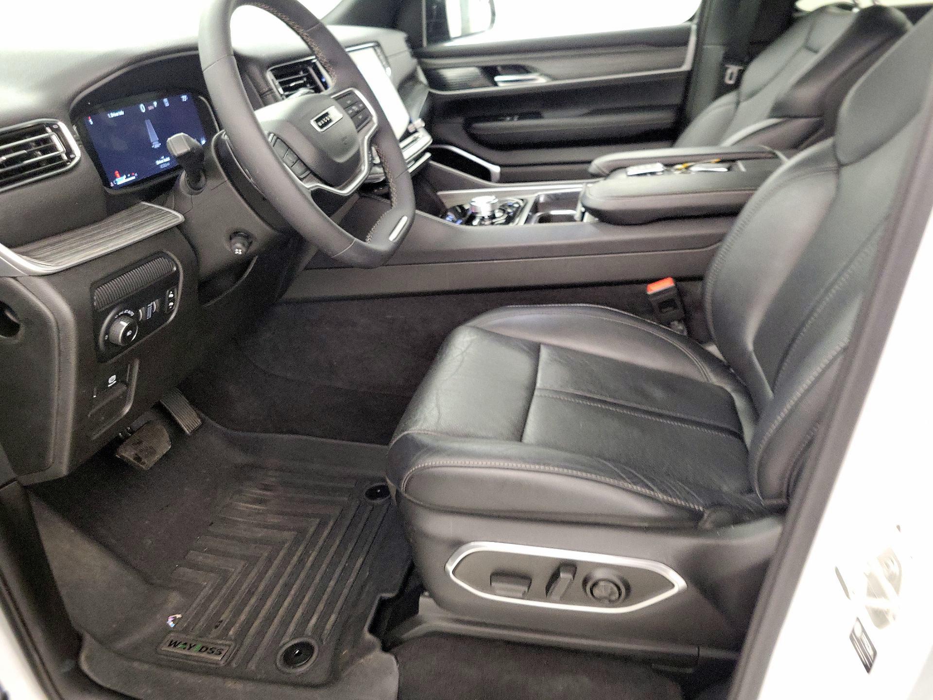 Thumbnail: 2023 Jeep Wagoneer - 11