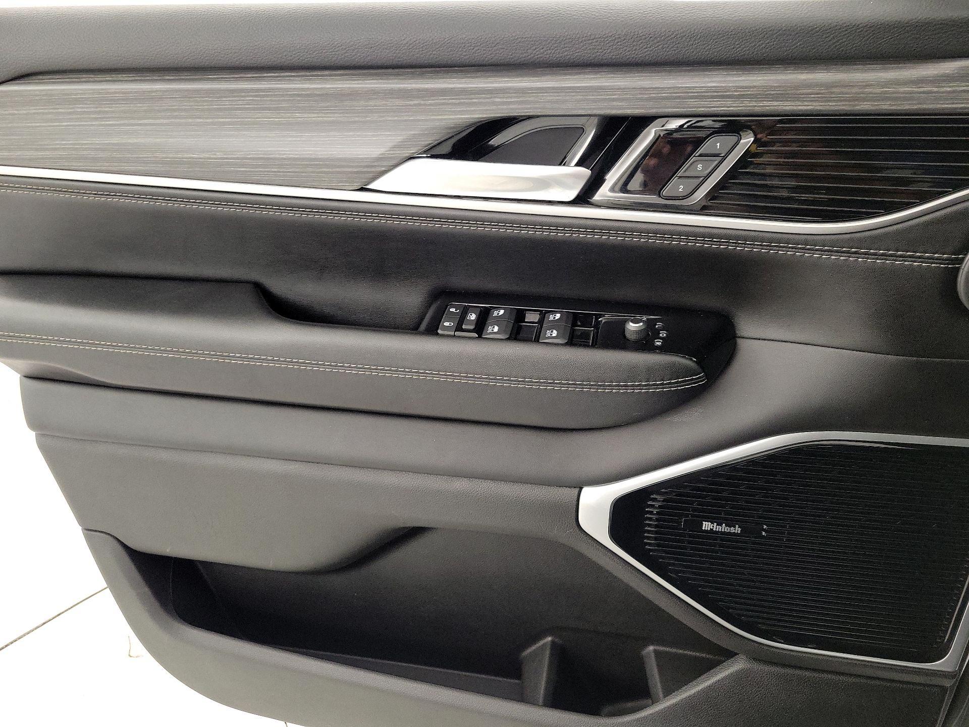 Thumbnail: 2023 Jeep Wagoneer - 12