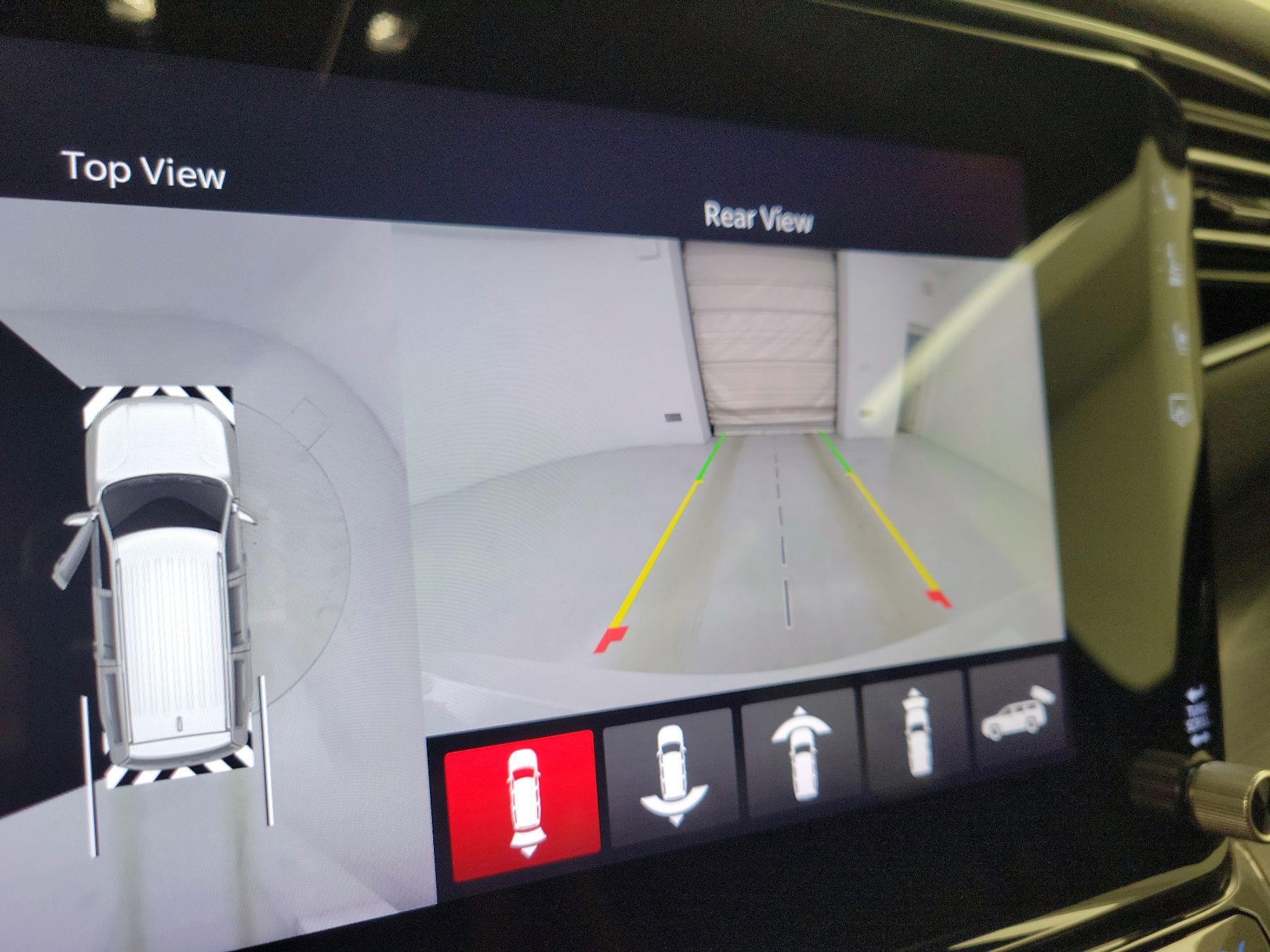 Thumbnail: 2023 Jeep Wagoneer - 15