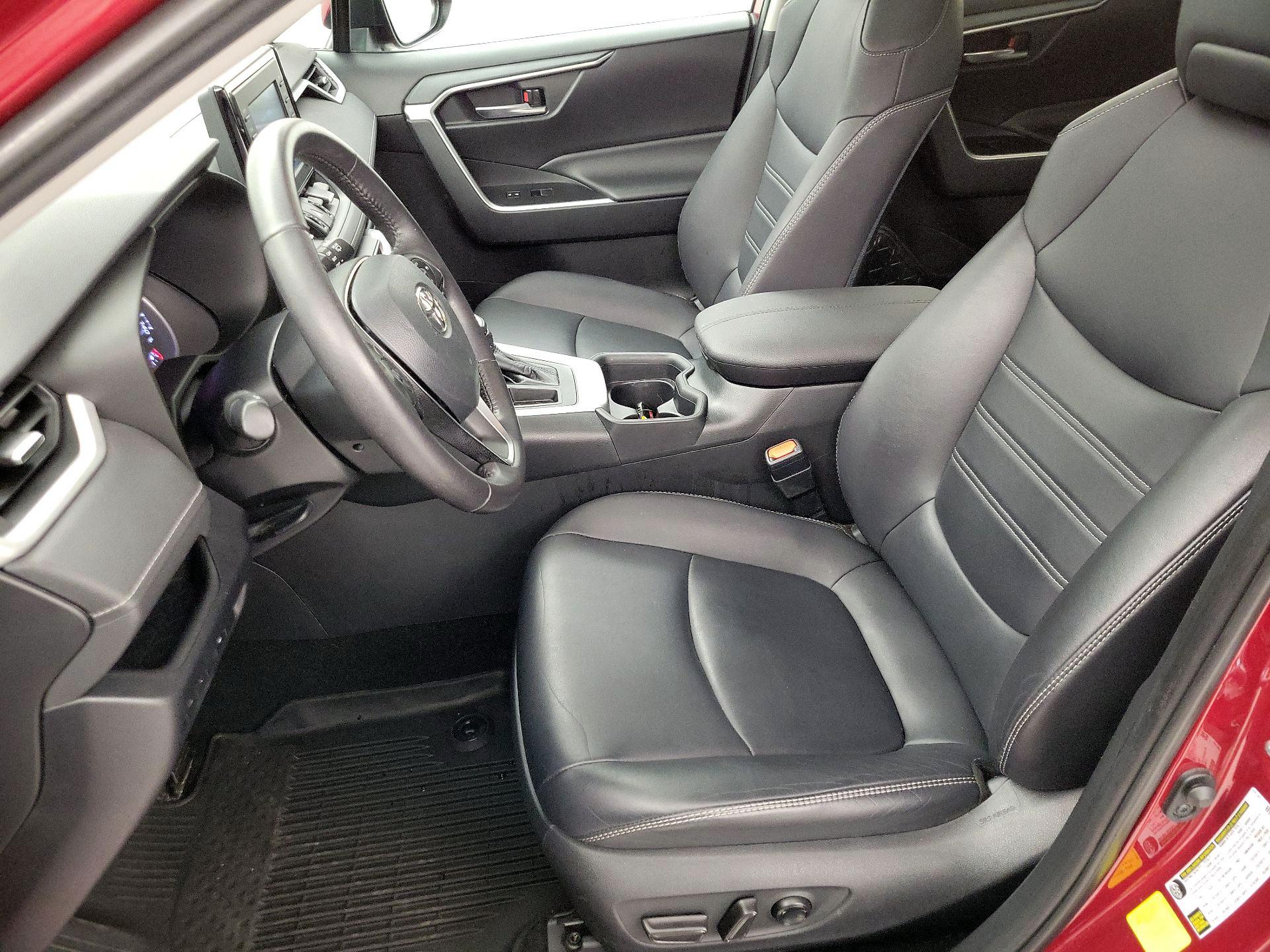 Thumbnail: 2019 Toyota RAV4 - 11