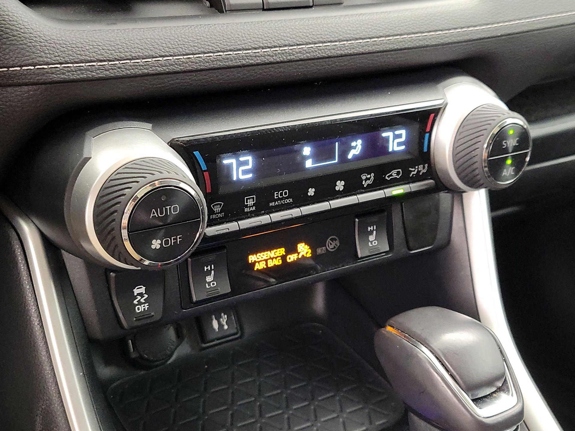 Thumbnail: 2019 Toyota RAV4 - 16