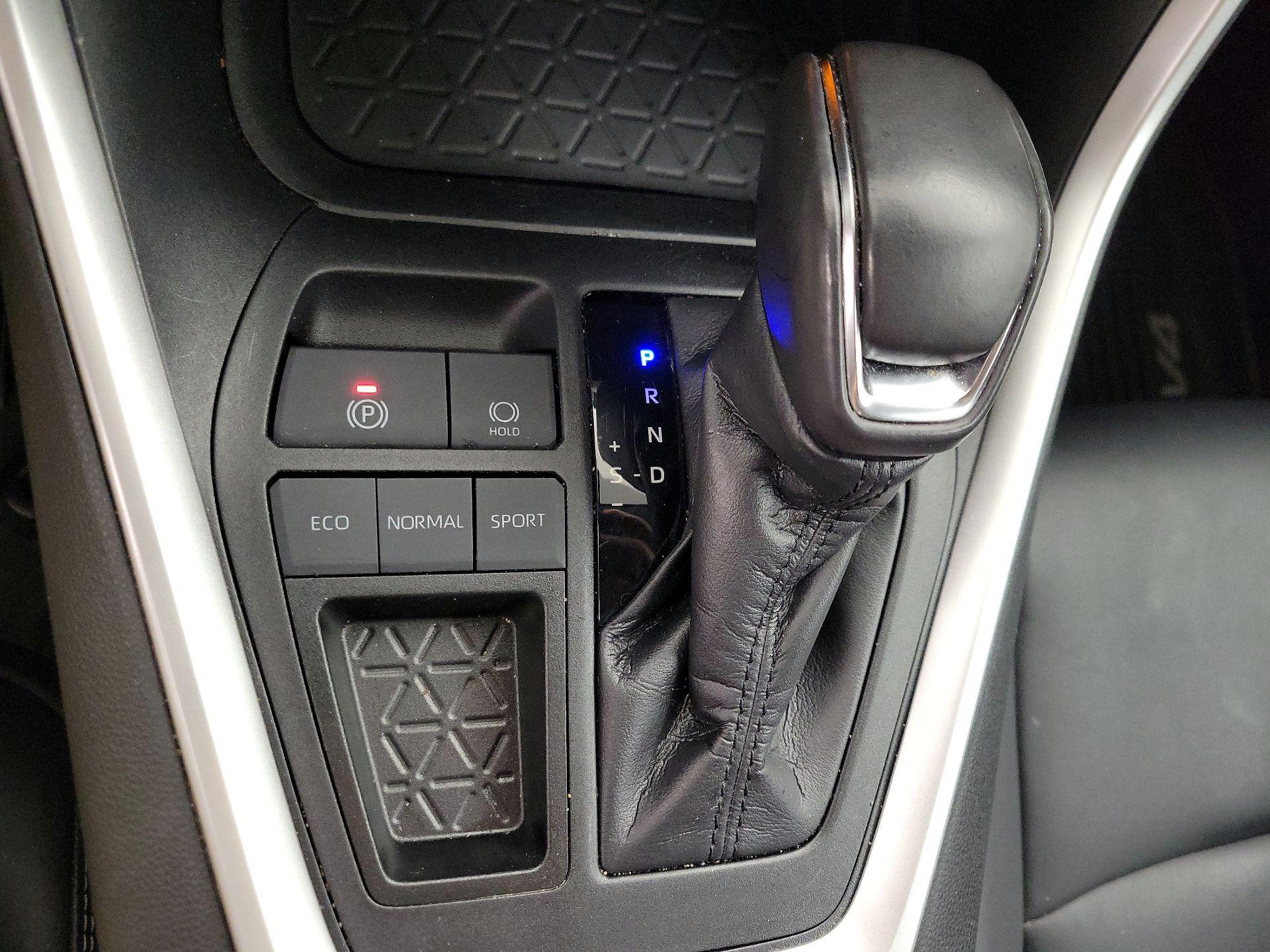 Thumbnail: 2019 Toyota RAV4 - 17