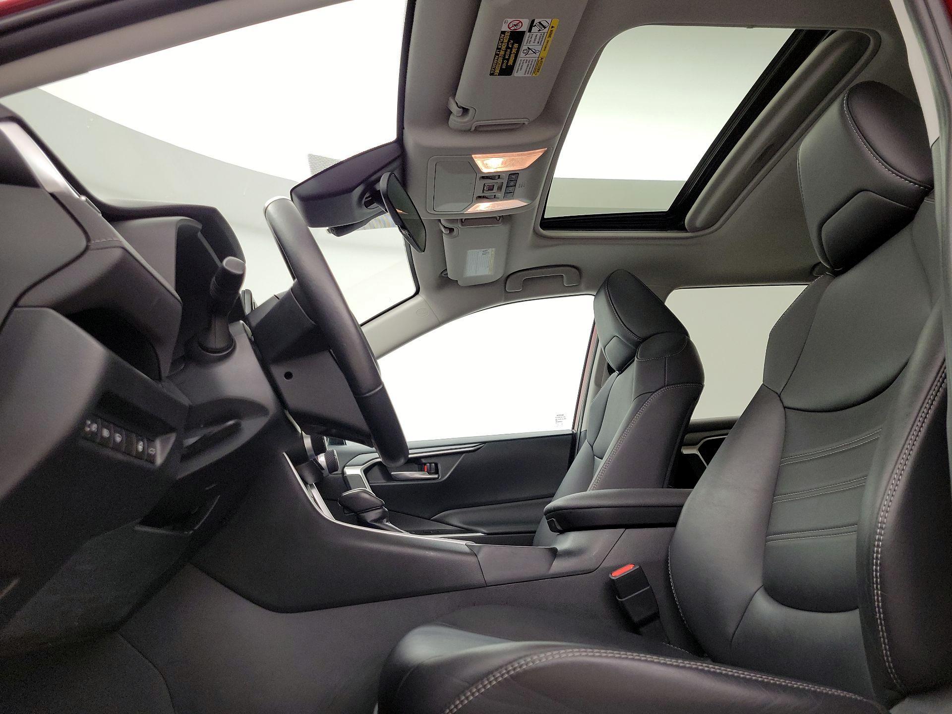 Thumbnail: 2019 Toyota RAV4 - 19