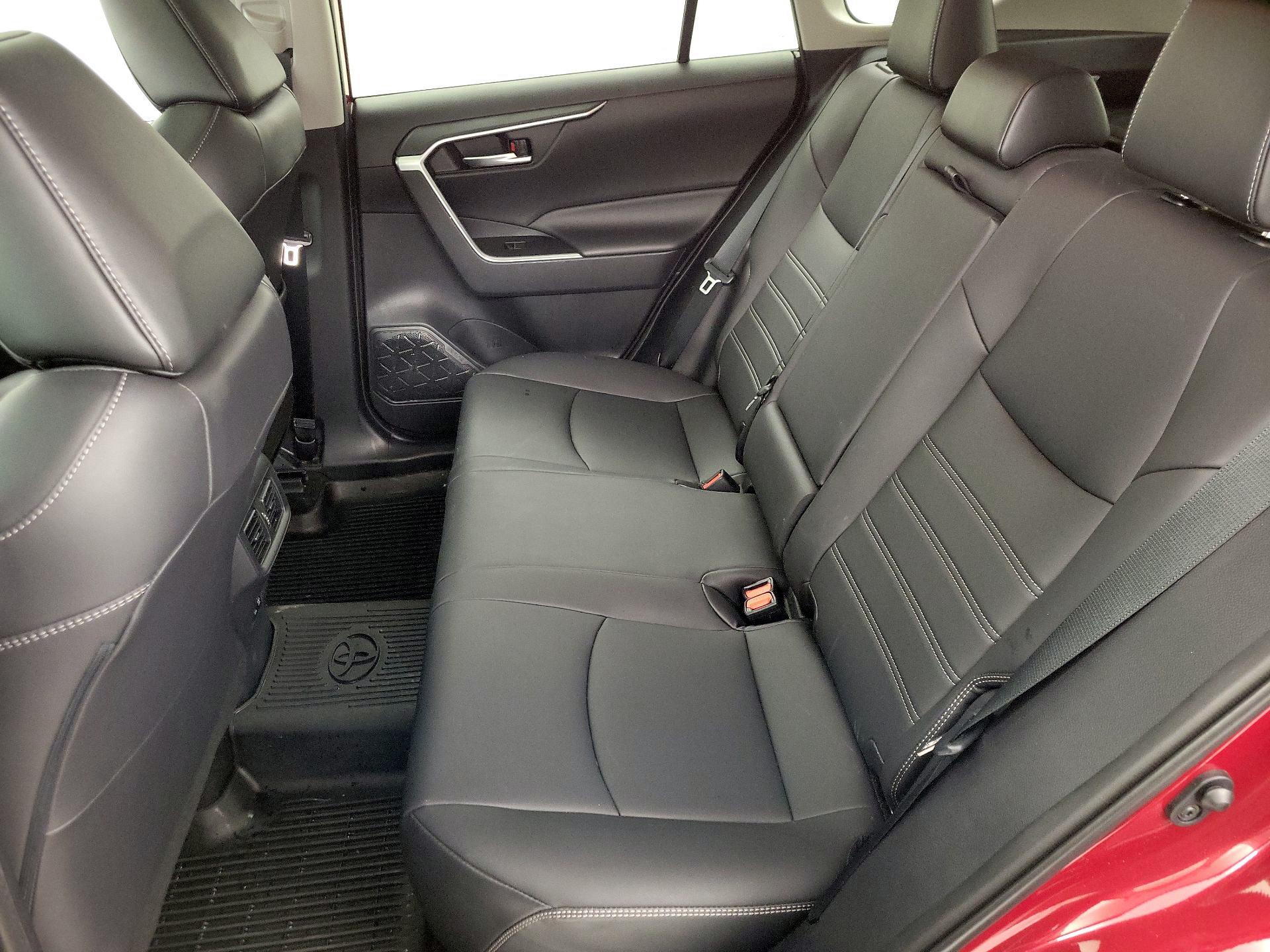 Thumbnail: 2019 Toyota RAV4 - 20