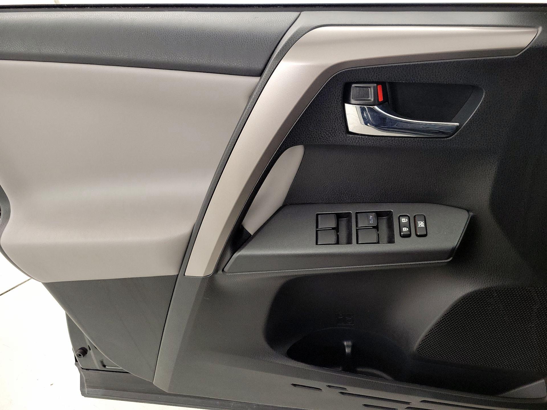 Thumbnail: 2018 Toyota RAV4 - 12