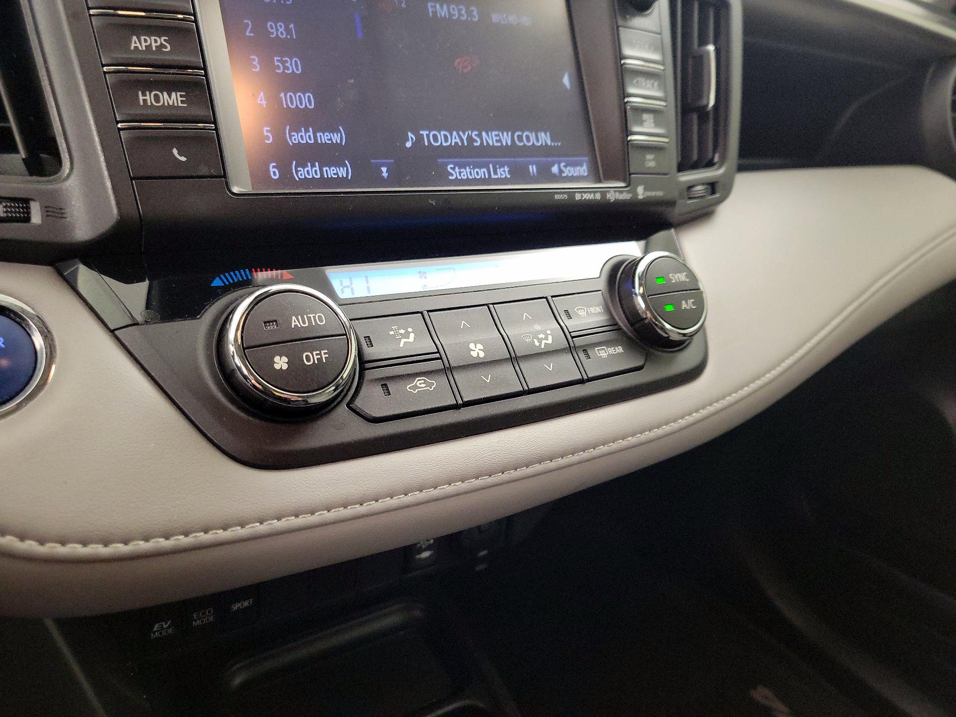 Thumbnail: 2018 Toyota RAV4 - 16