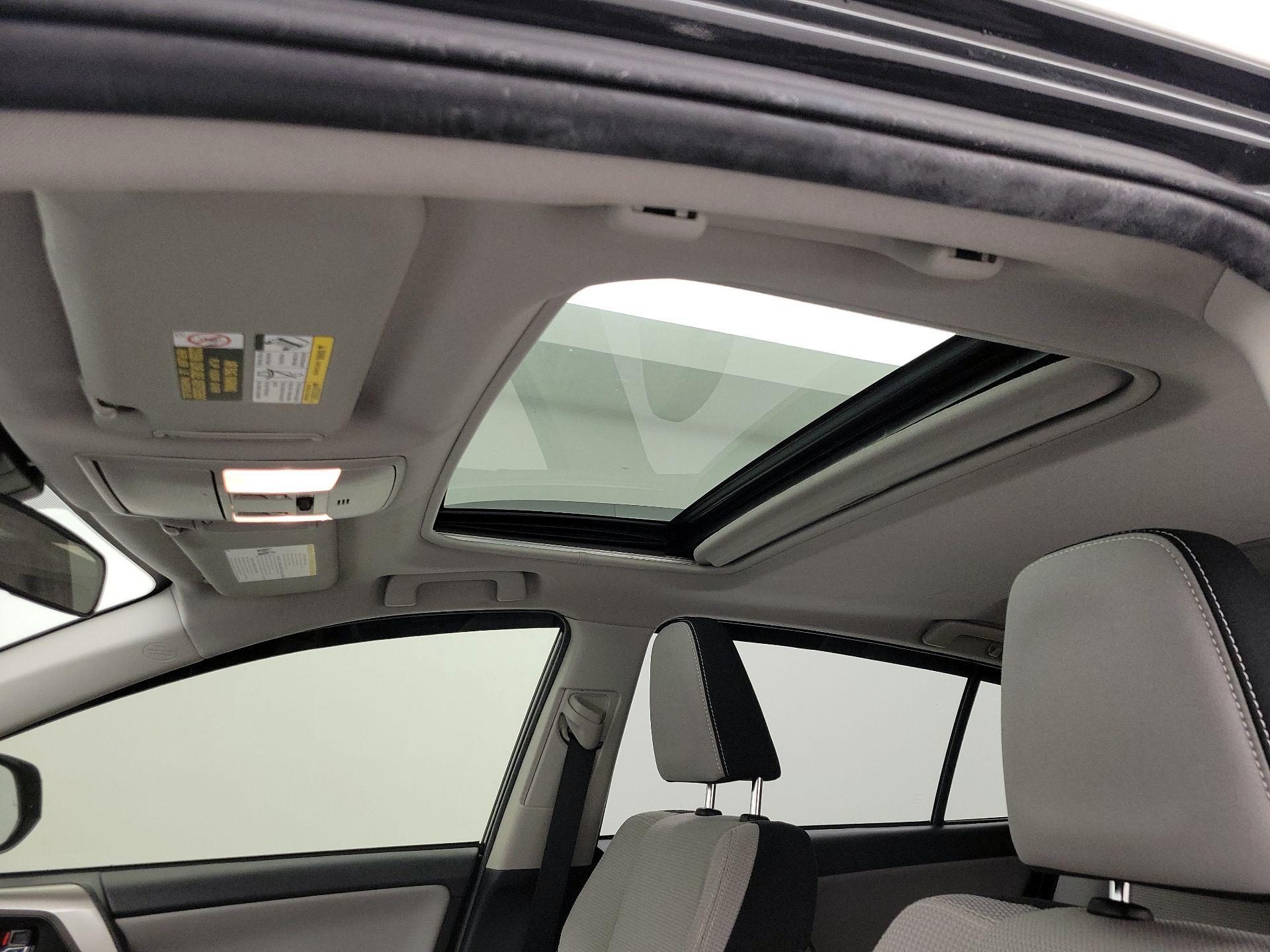 Thumbnail: 2018 Toyota RAV4 - 19