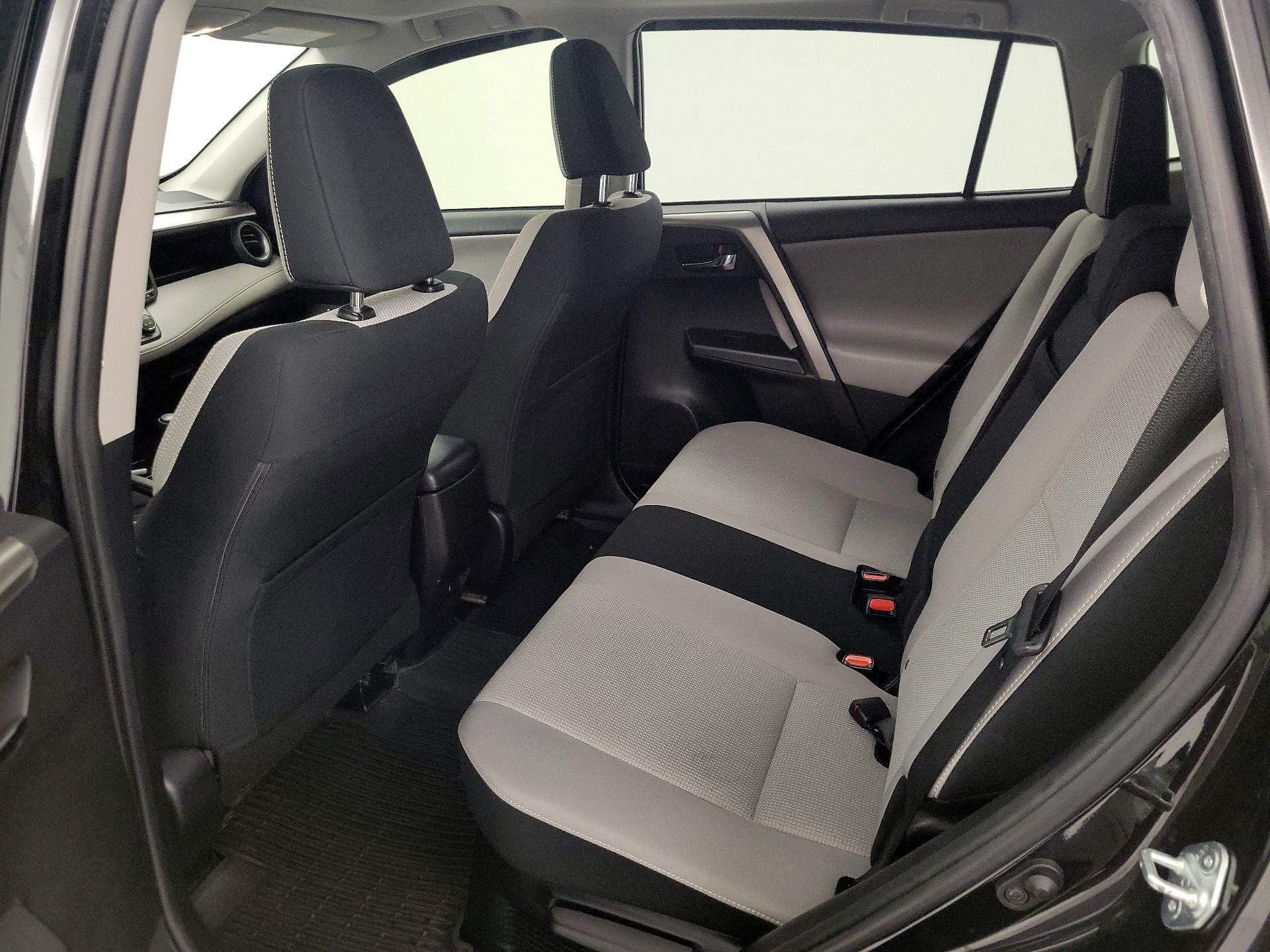 Thumbnail: 2018 Toyota RAV4 - 20
