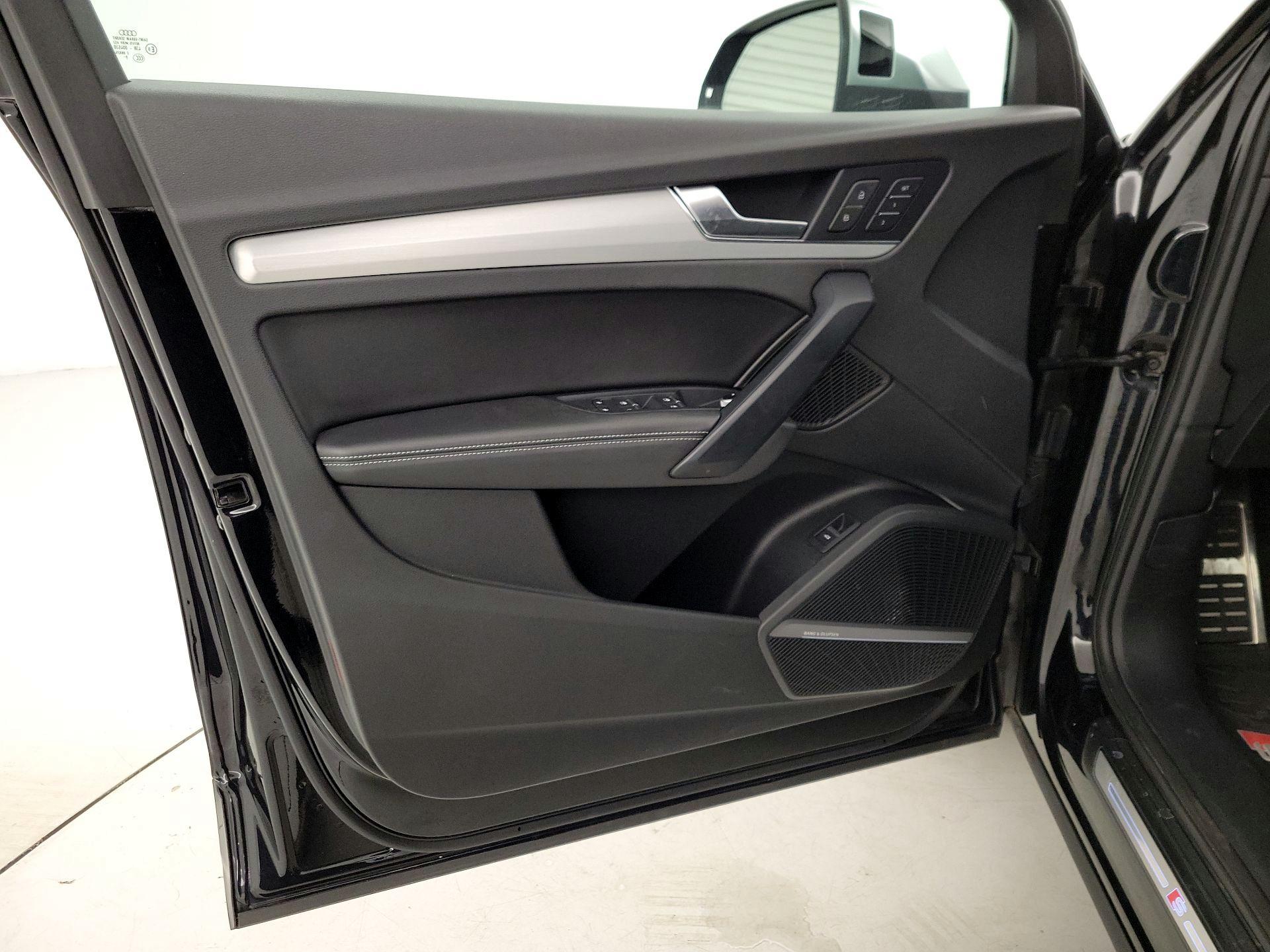 Thumbnail: 2019 Audi SQ5 - 12