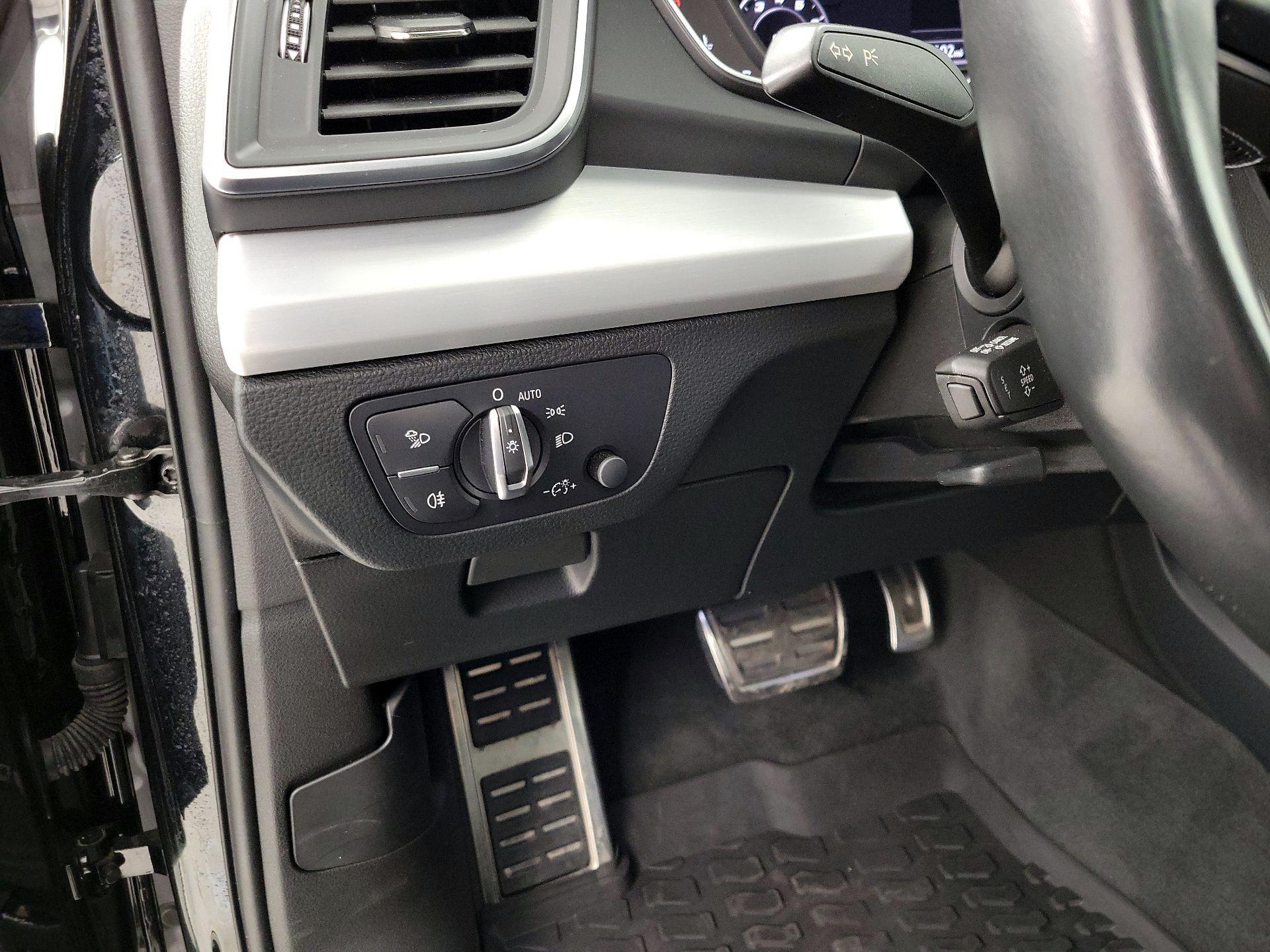 Thumbnail: 2019 Audi SQ5 - 13