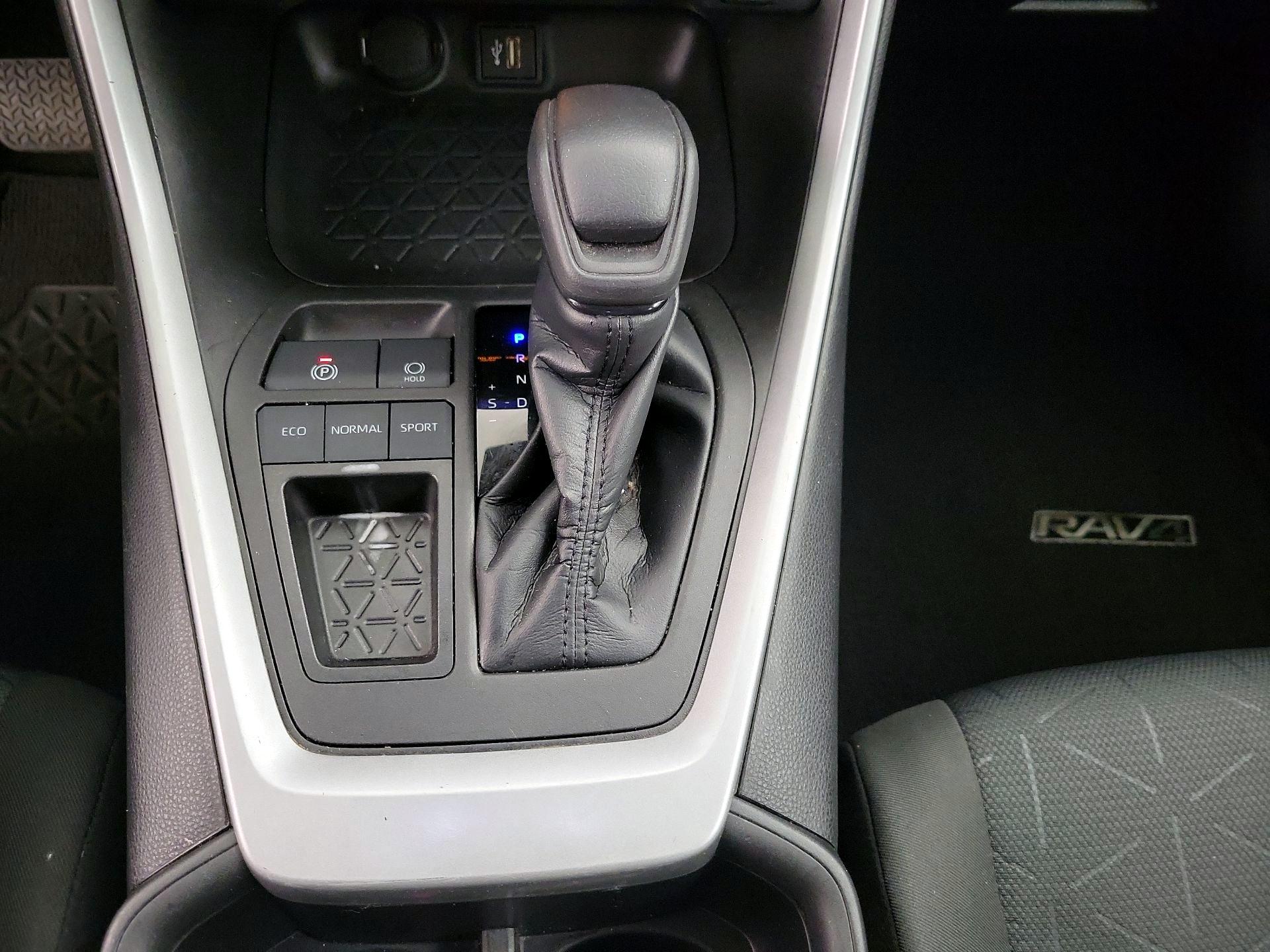 Thumbnail: 2023 Toyota RAV4 - 17