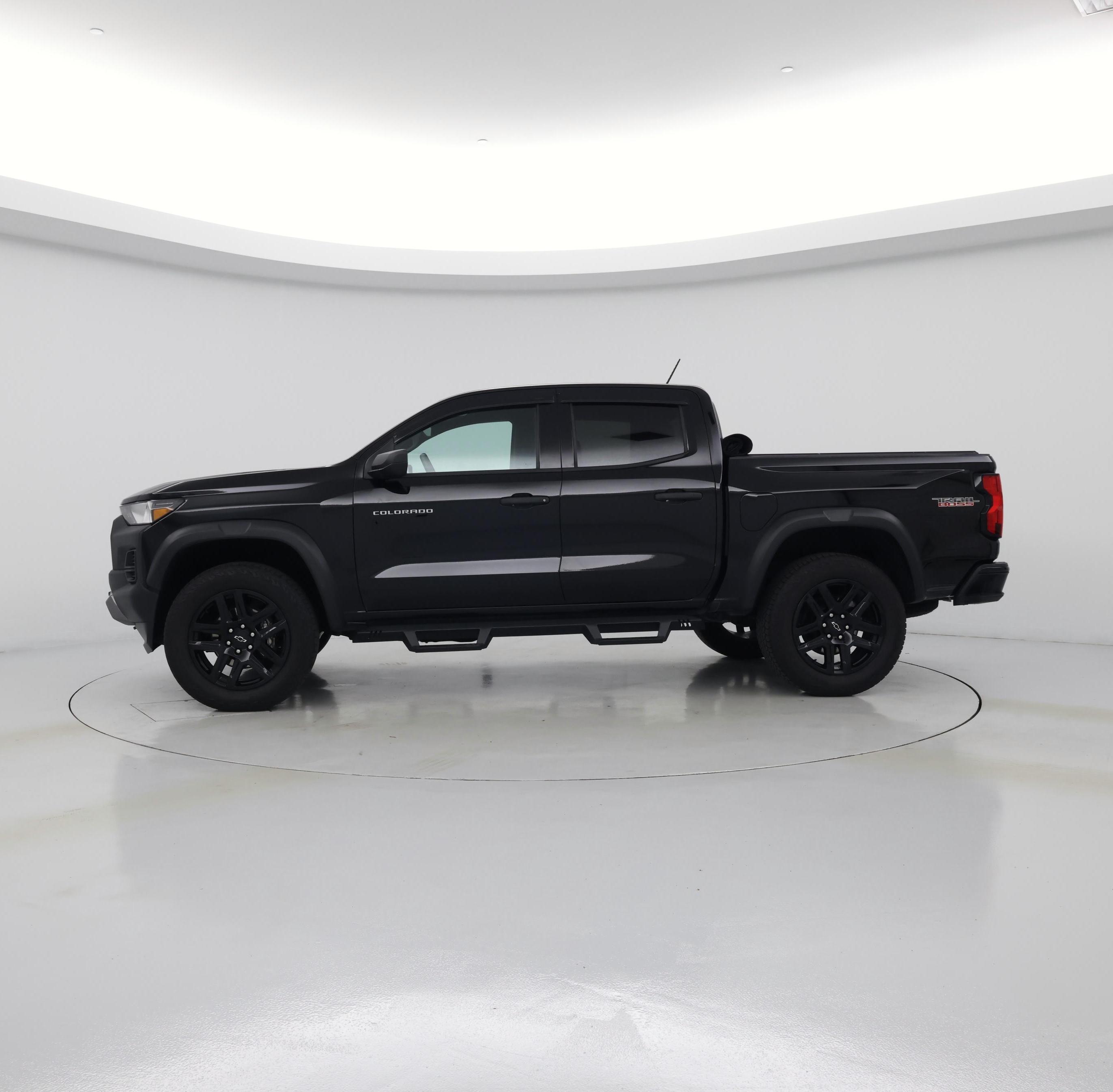 Thumbnail: 2024 Chevrolet Colorado - 3