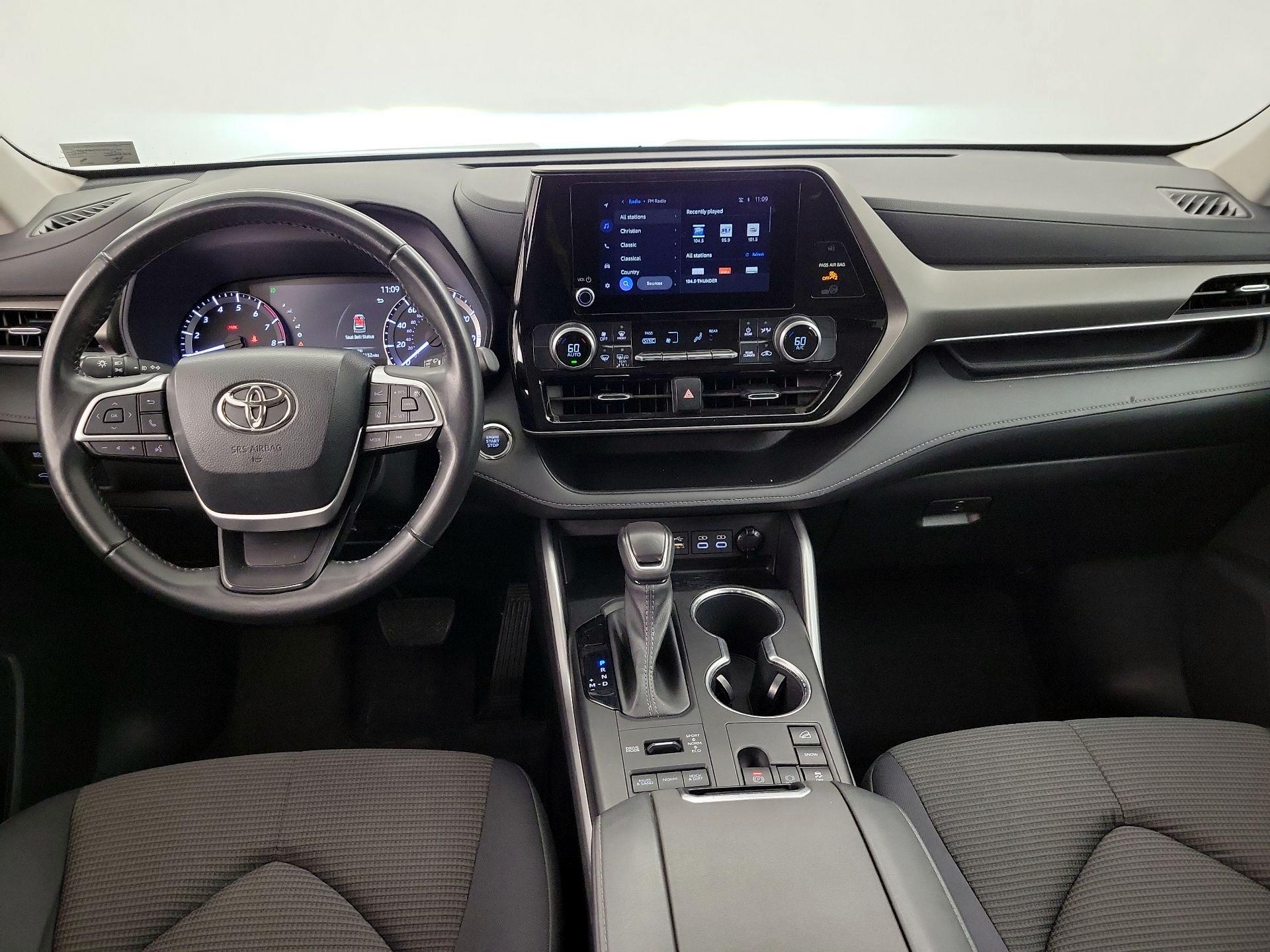 Thumbnail: 2023 Toyota Highlander - 9