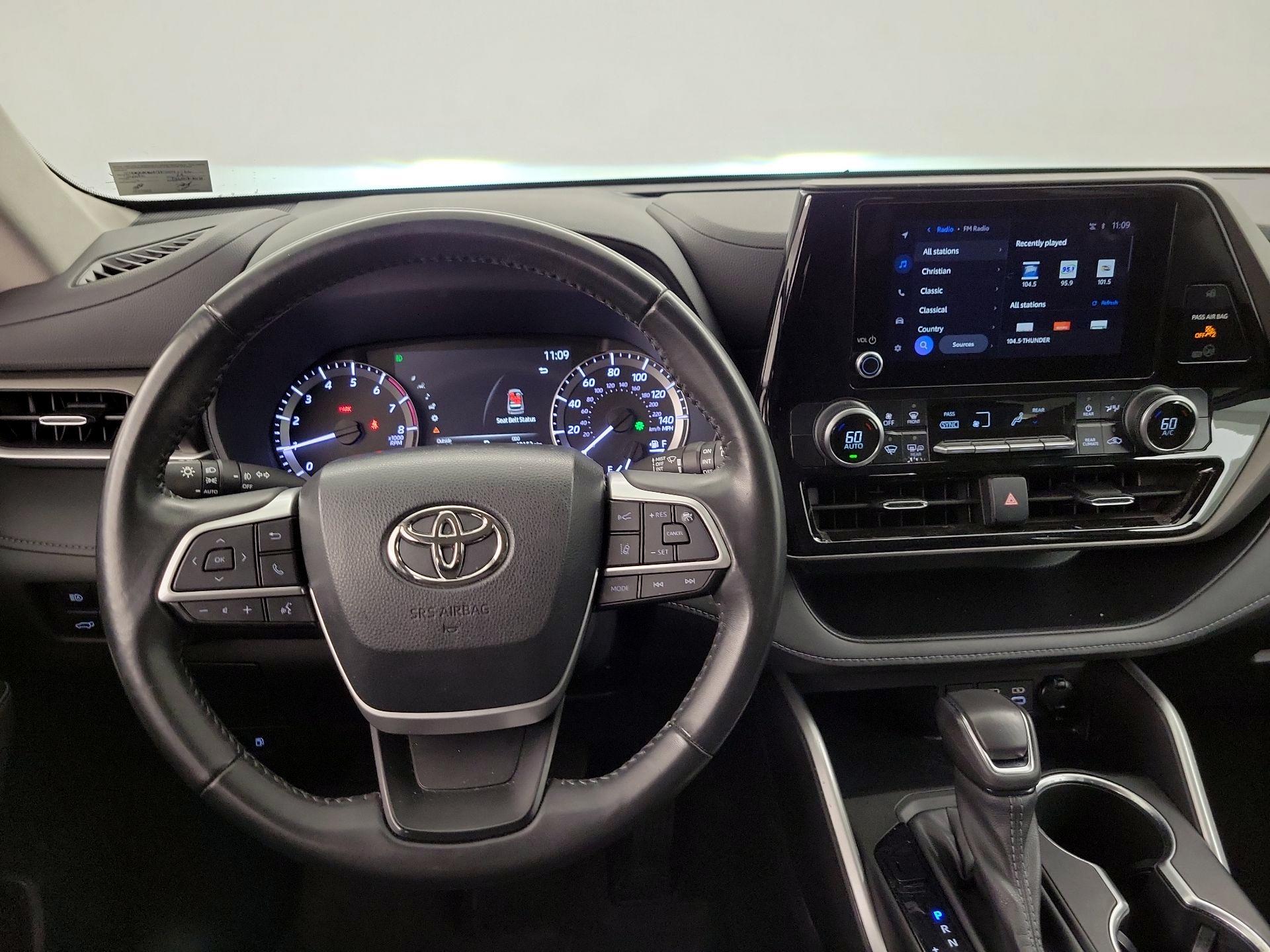 Thumbnail: 2023 Toyota Highlander - 10