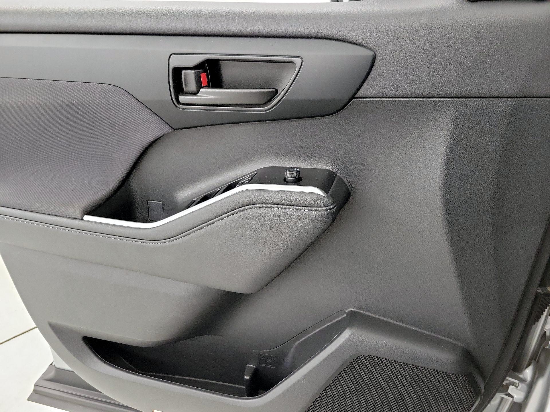 Thumbnail: 2023 Toyota Highlander - 12