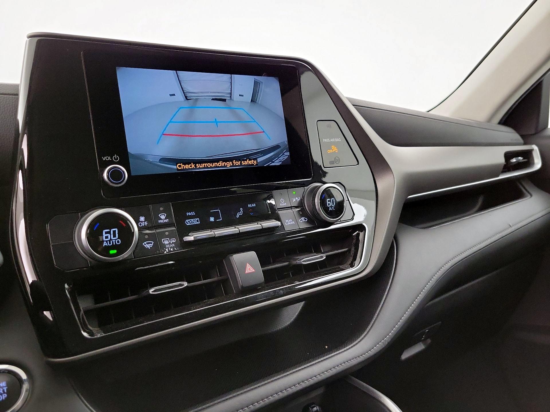 Thumbnail: 2023 Toyota Highlander - 14