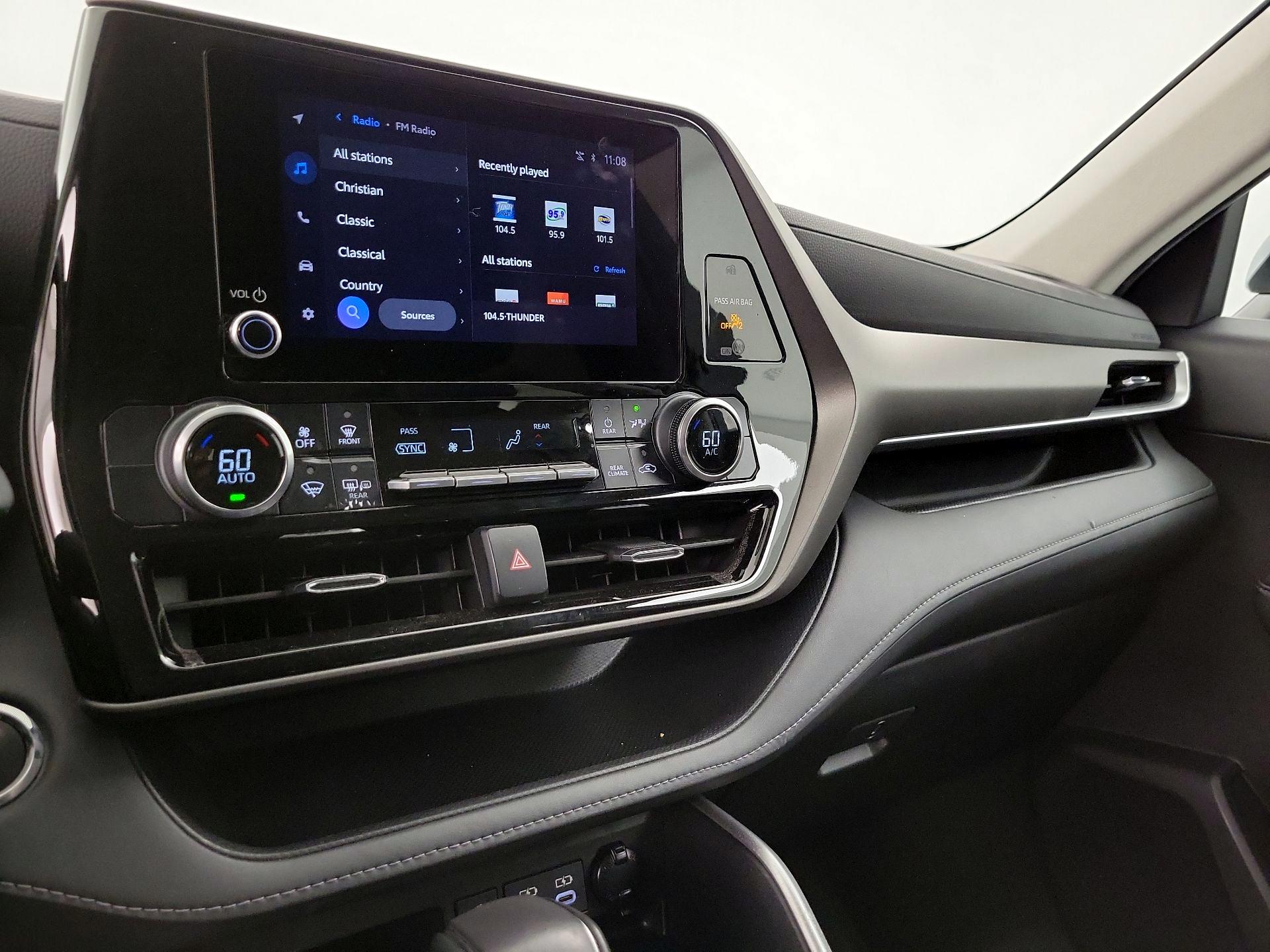 Thumbnail: 2023 Toyota Highlander - 15