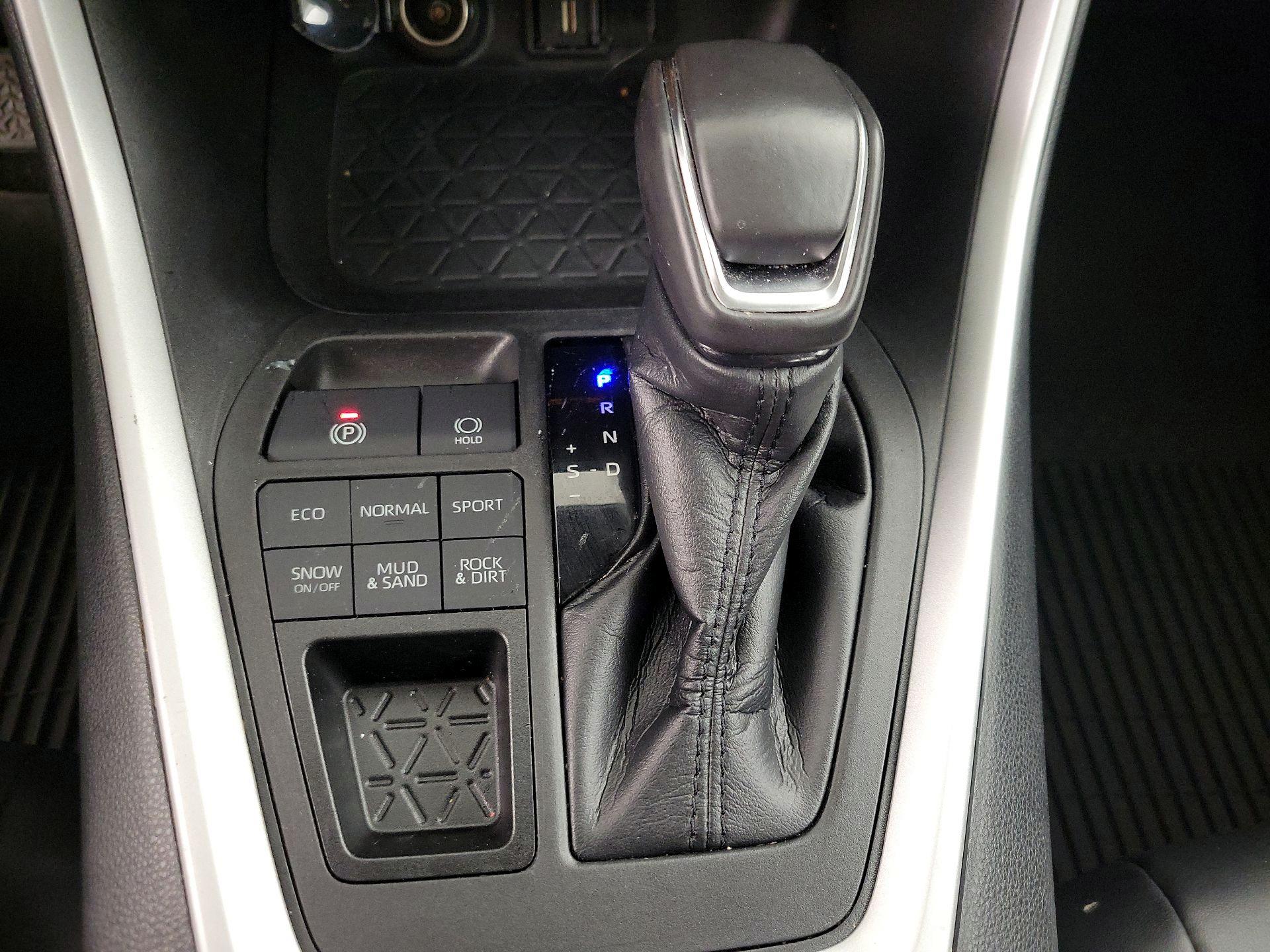 Thumbnail: 2021 Toyota RAV4 - 17