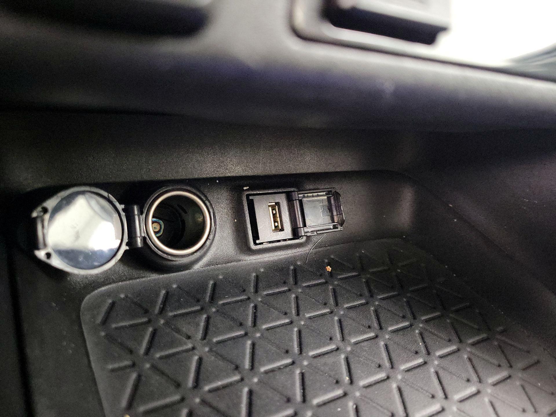 Thumbnail: 2021 Toyota RAV4 - 18