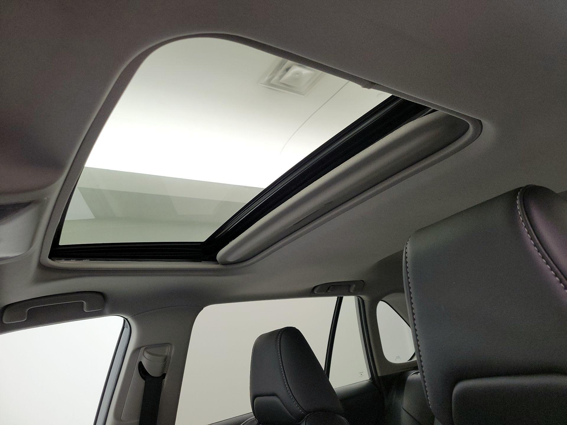 Thumbnail: 2021 Toyota RAV4 - 19