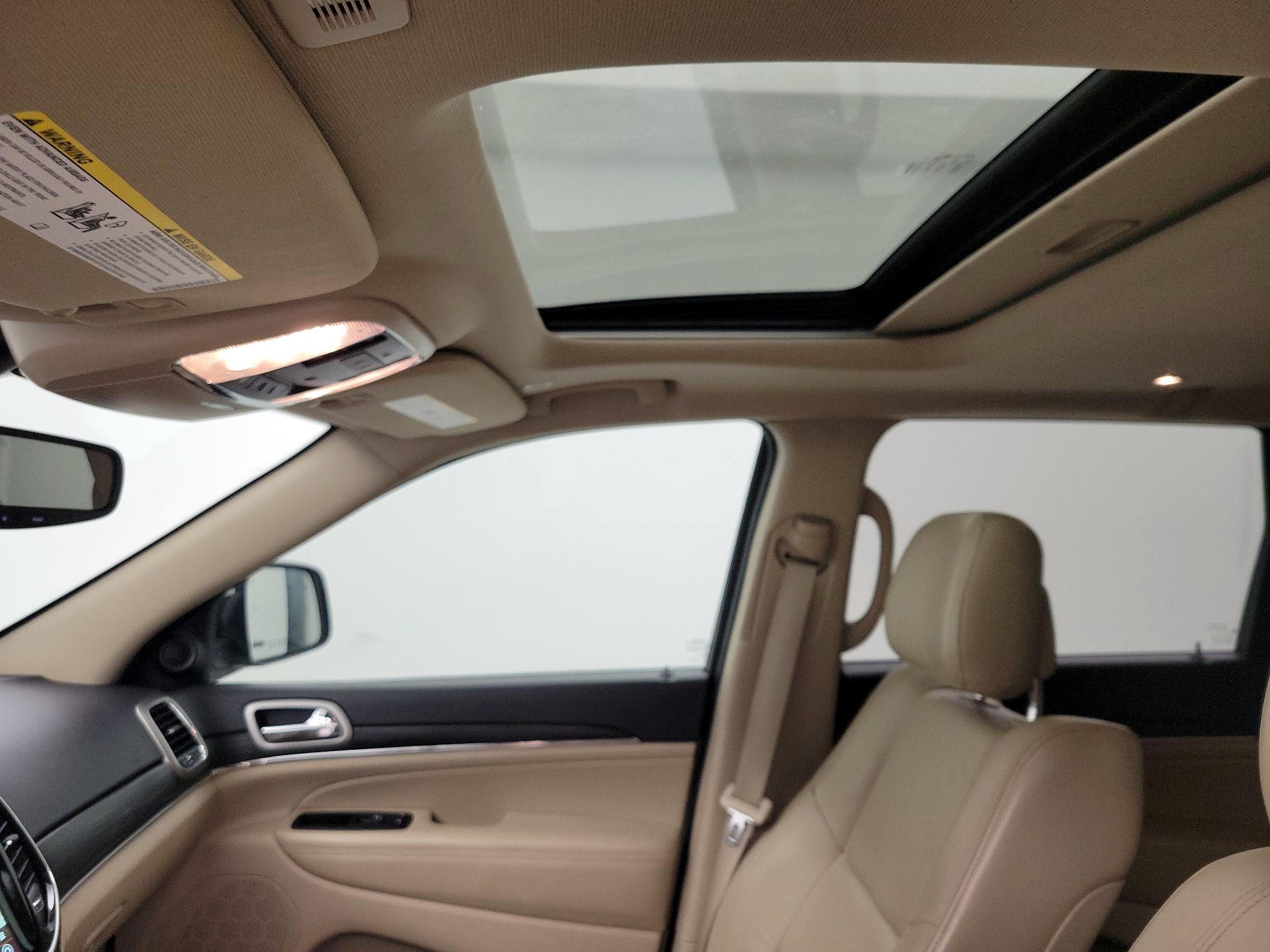 Thumbnail: 2020 Jeep Grand Cherokee - 20