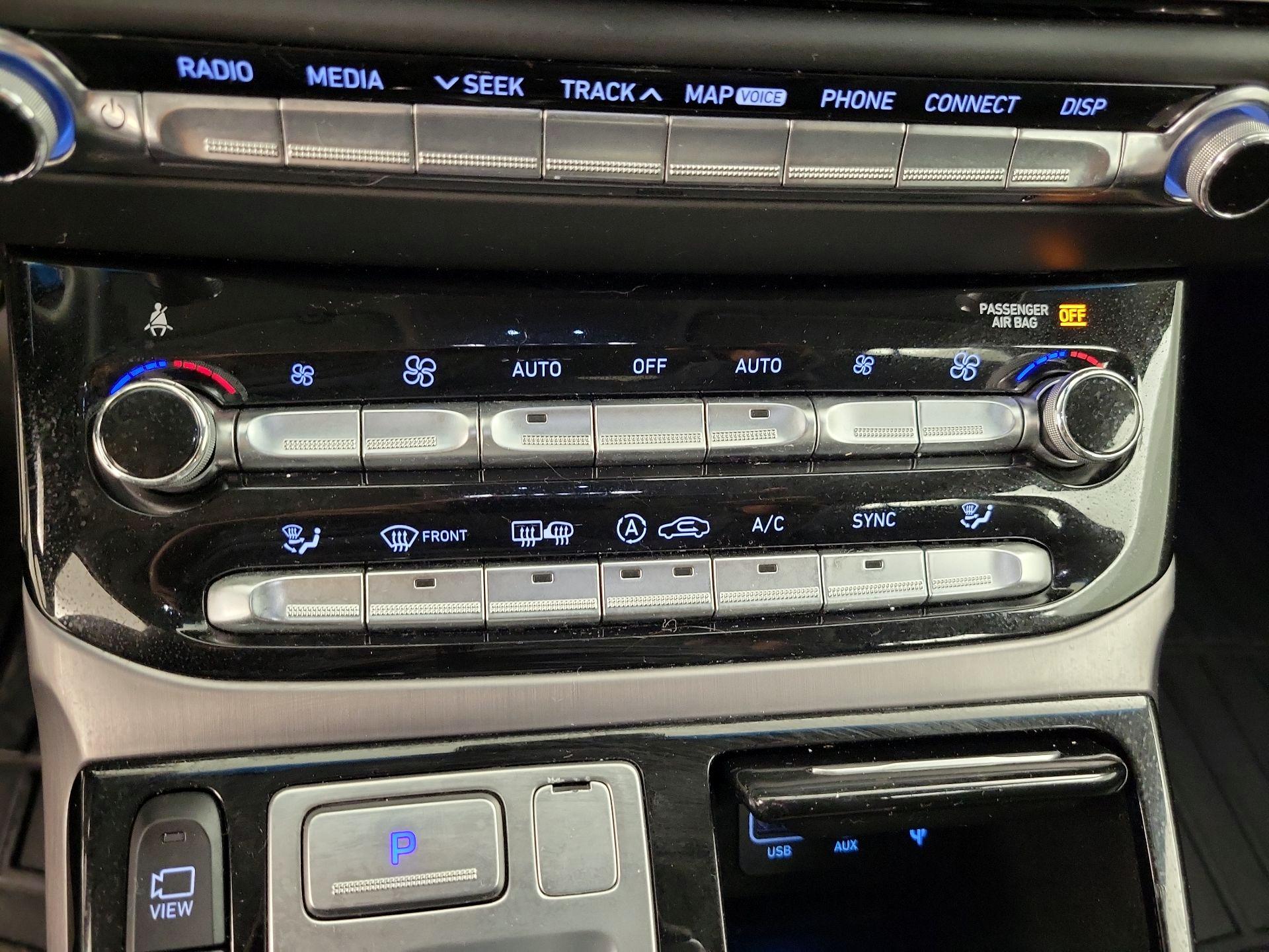 Thumbnail: 2019 Genesis G90 - 17