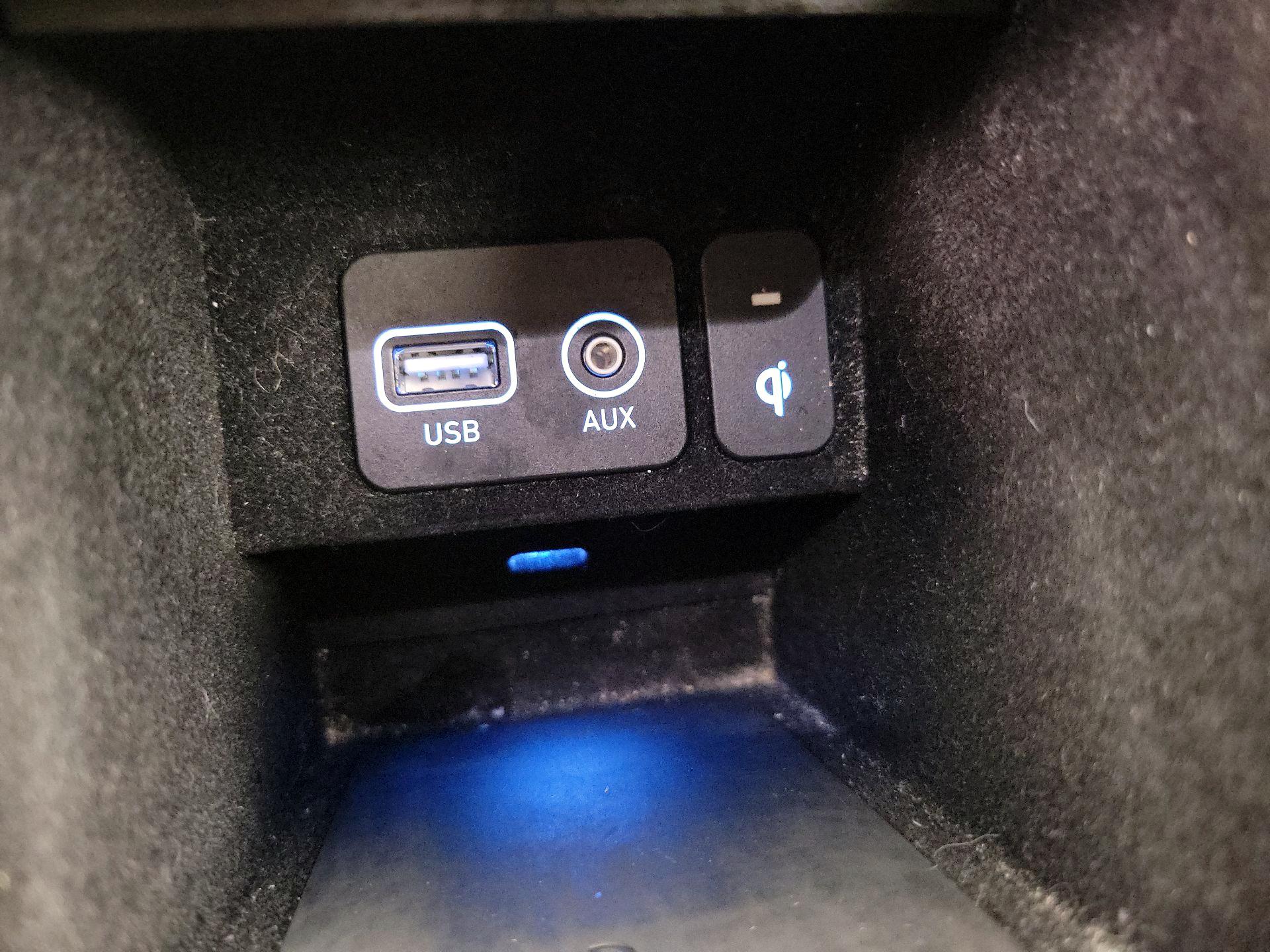 Thumbnail: 2019 Genesis G90 - 19