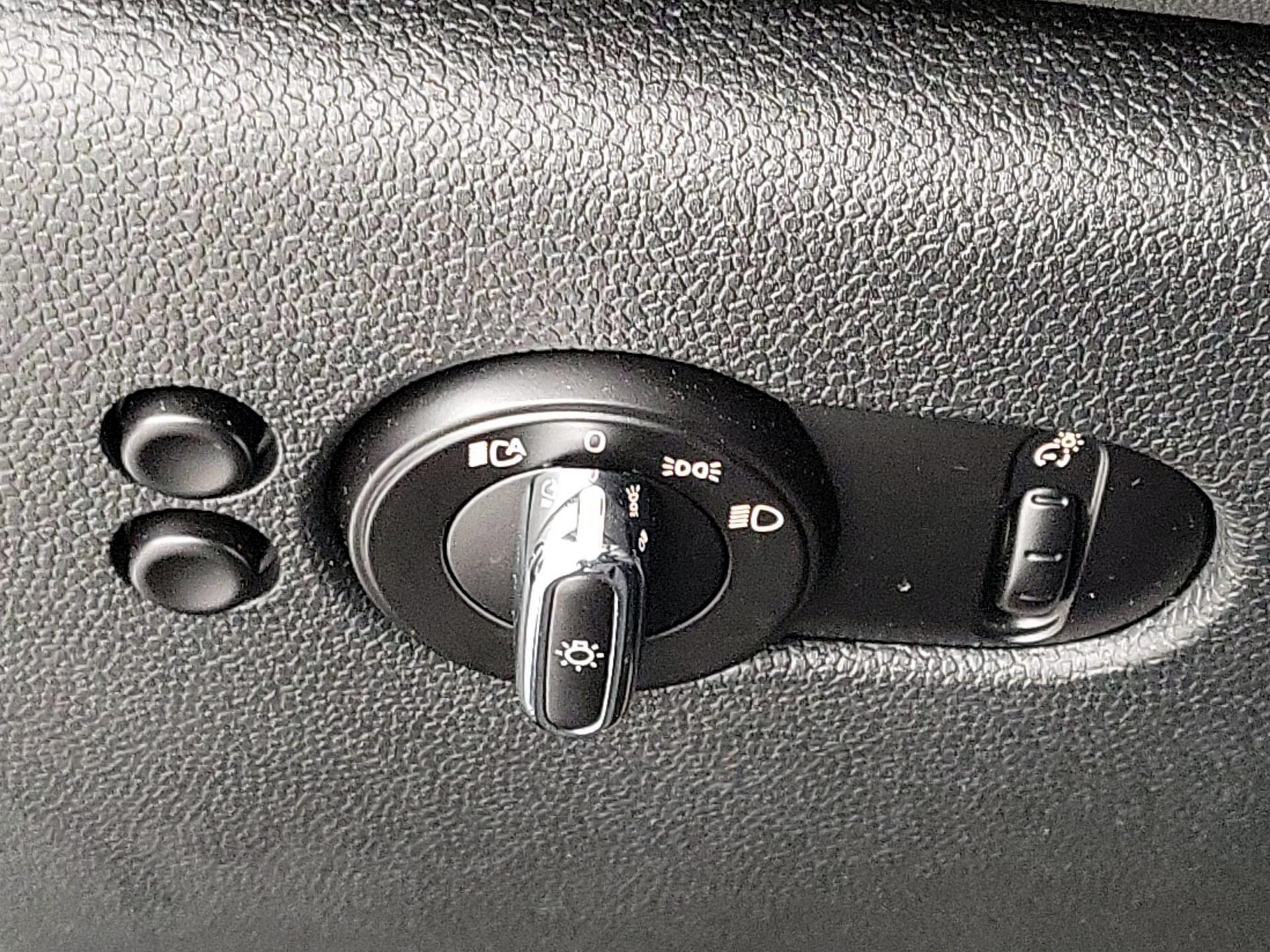 Thumbnail: 2017 MINI Cooper Hardtop - 13