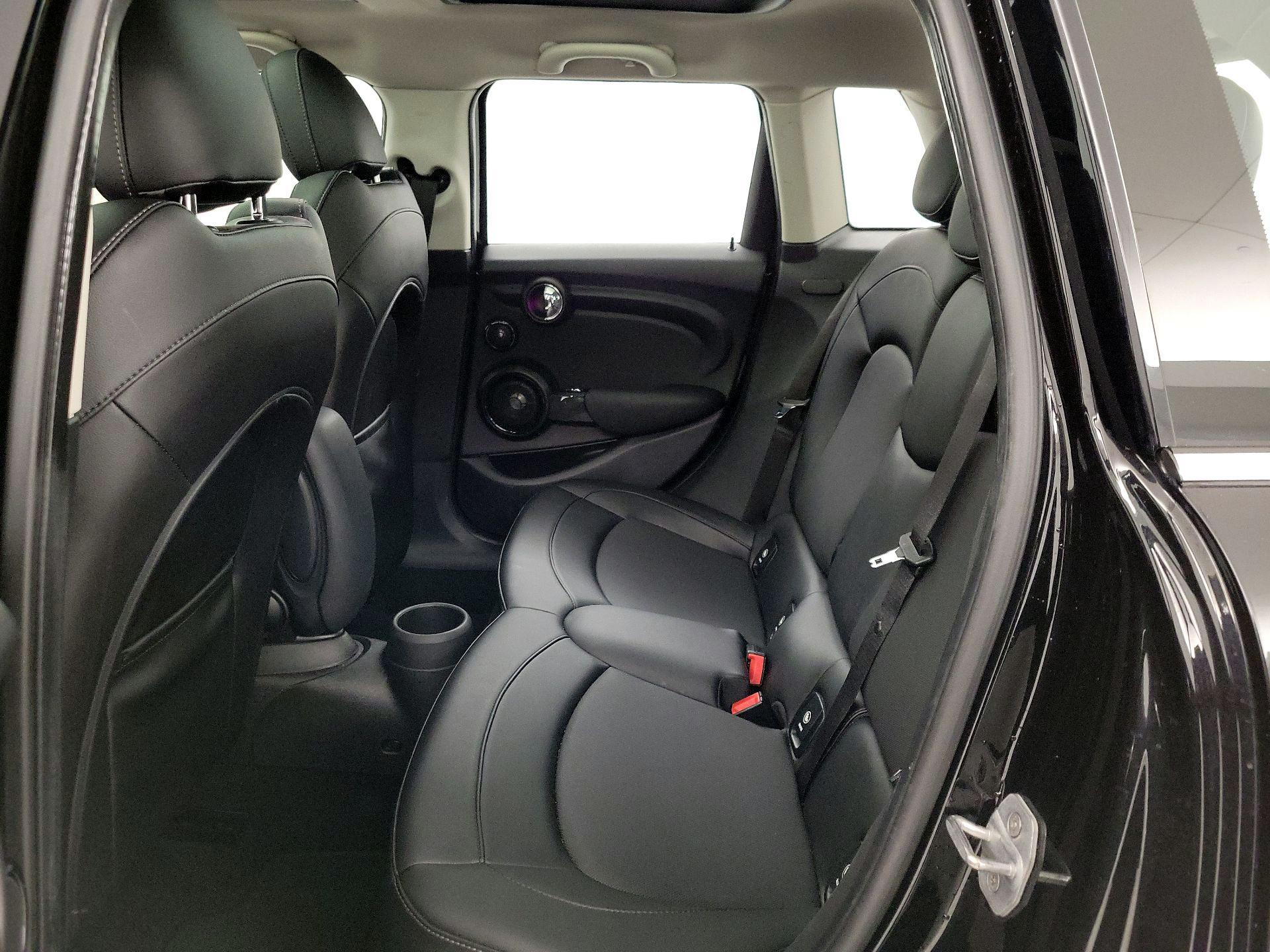 Thumbnail: 2017 MINI Cooper Hardtop - 19