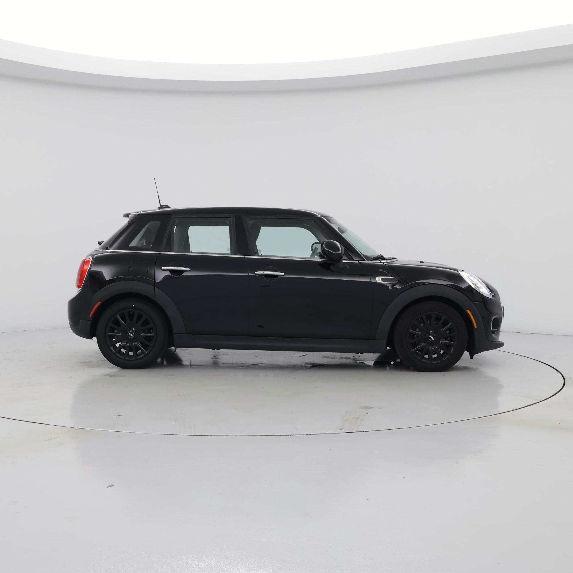 Thumbnail: 2017 MINI Cooper Hardtop - 7