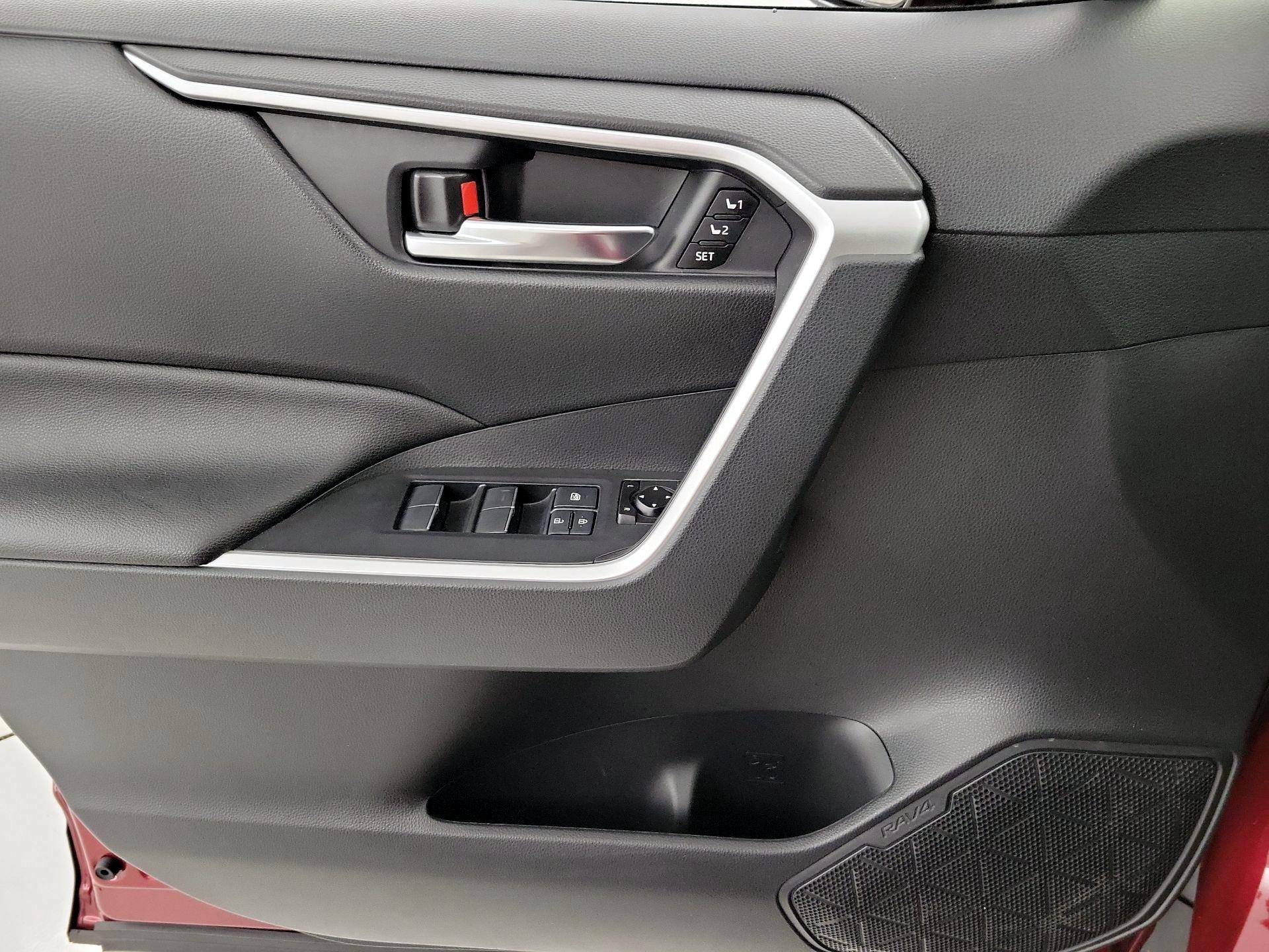 Thumbnail: 2021 Toyota RAV4 - 12