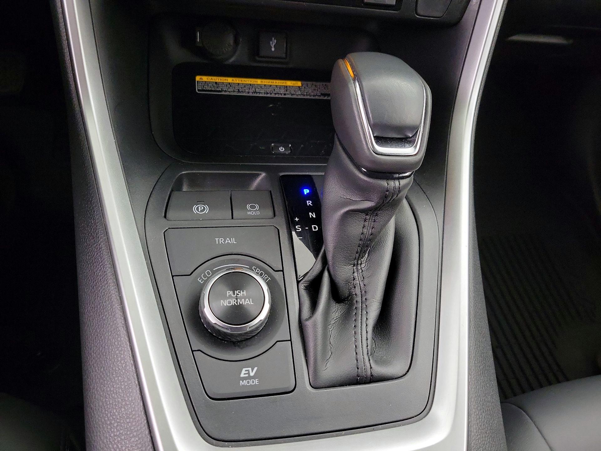 Thumbnail: 2021 Toyota RAV4 - 17