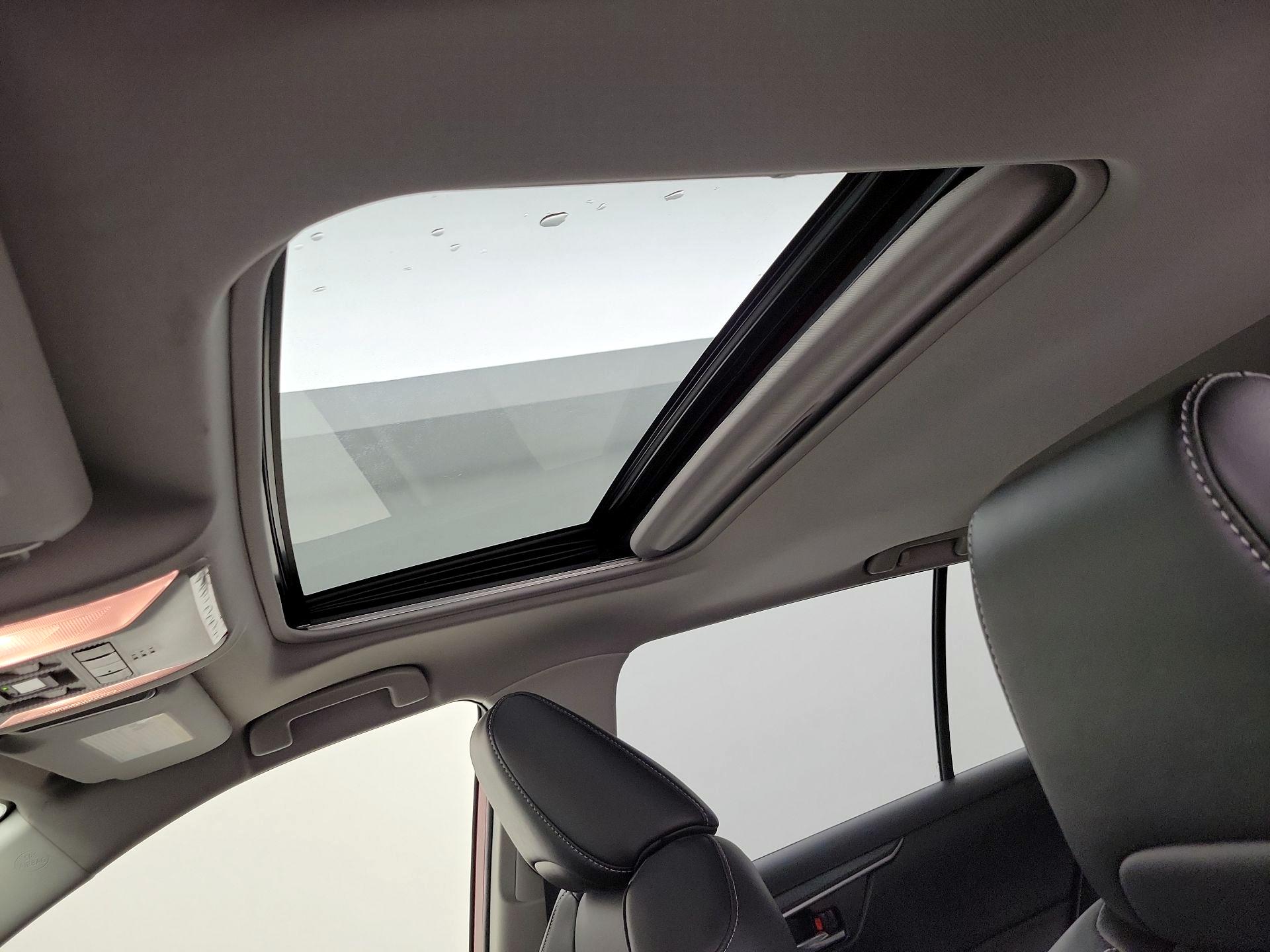 Thumbnail: 2021 Toyota RAV4 - 19