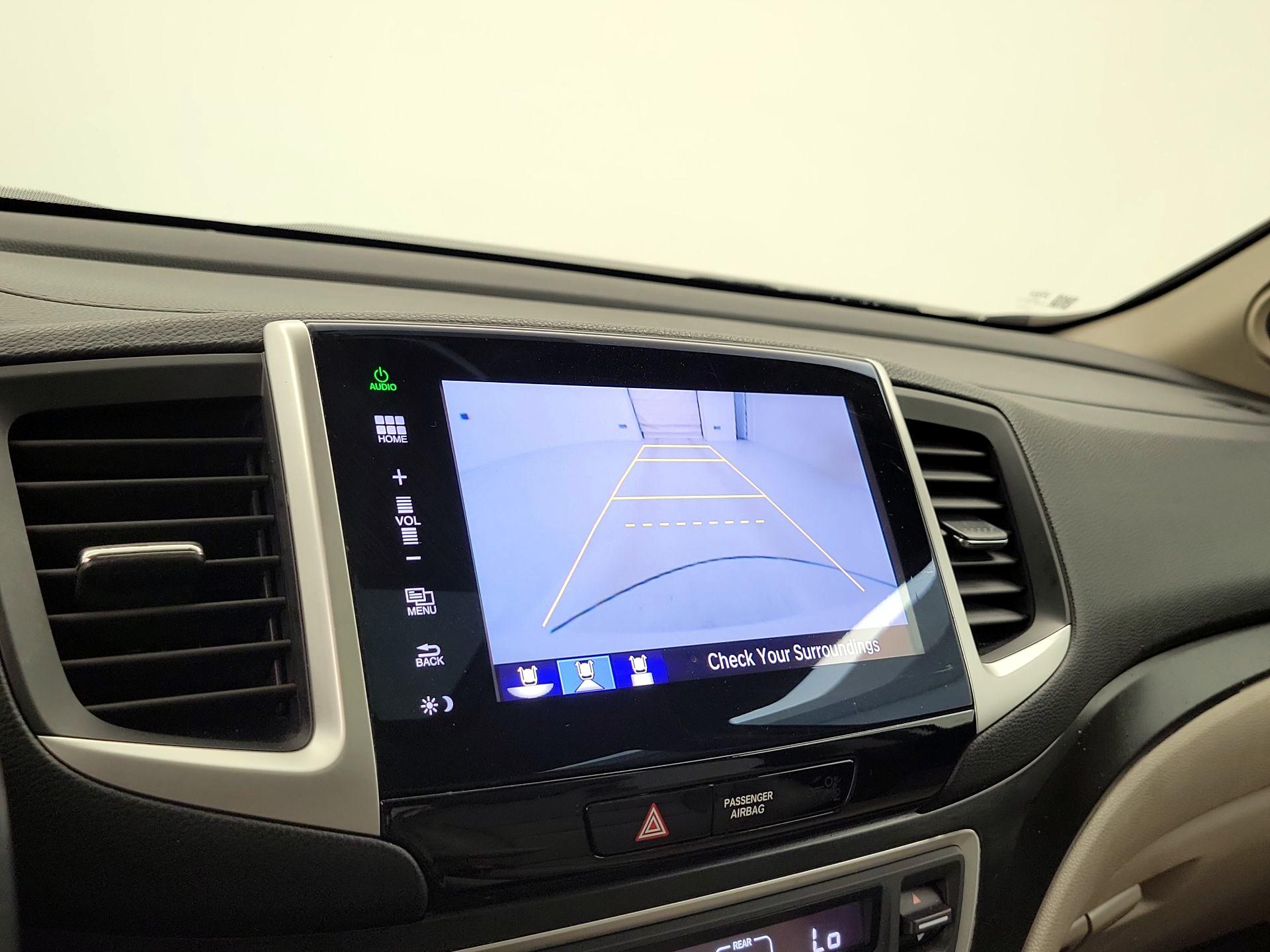 Thumbnail: 2016 Honda Pilot - 15
