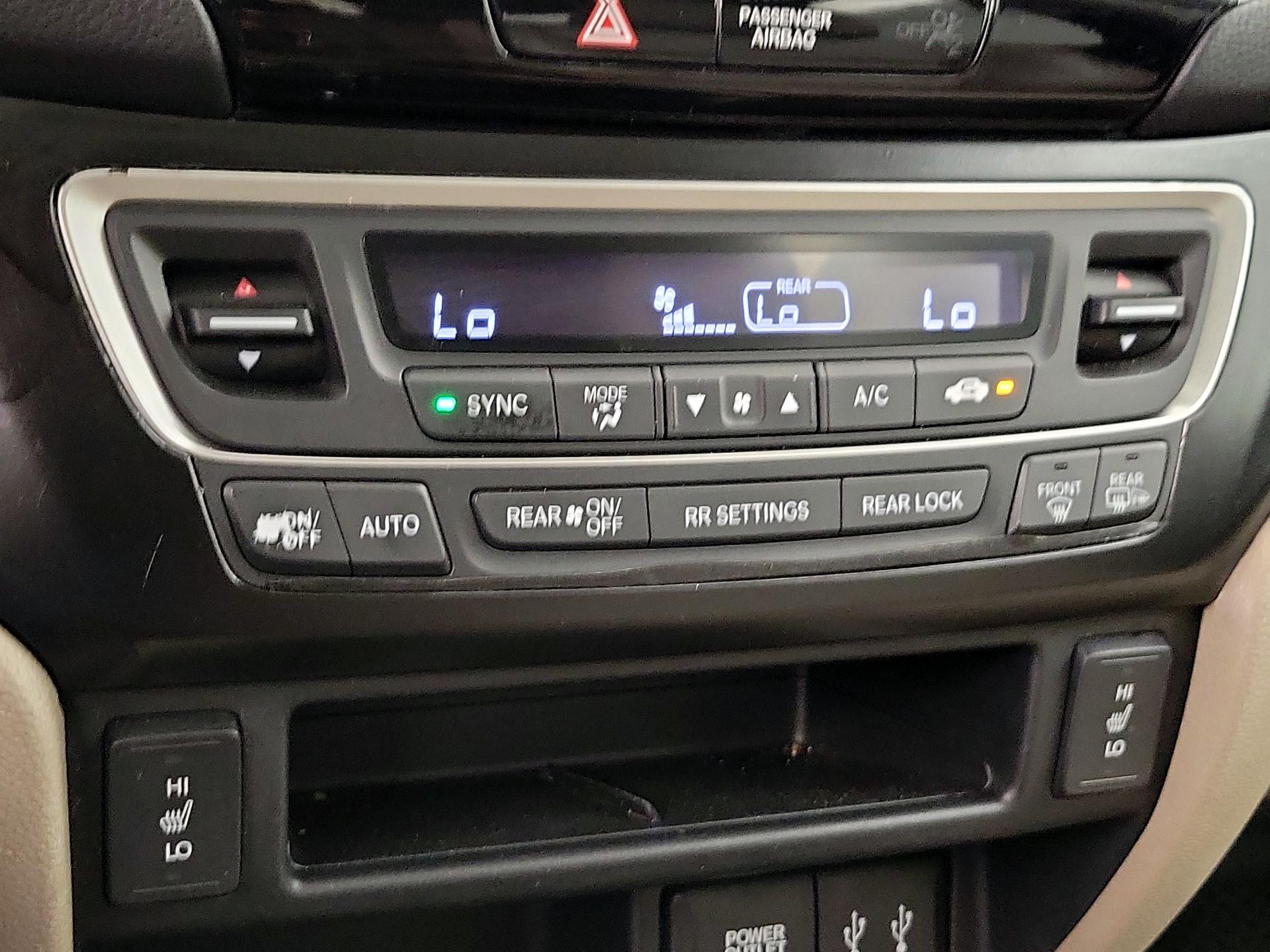 Thumbnail: 2016 Honda Pilot - 17