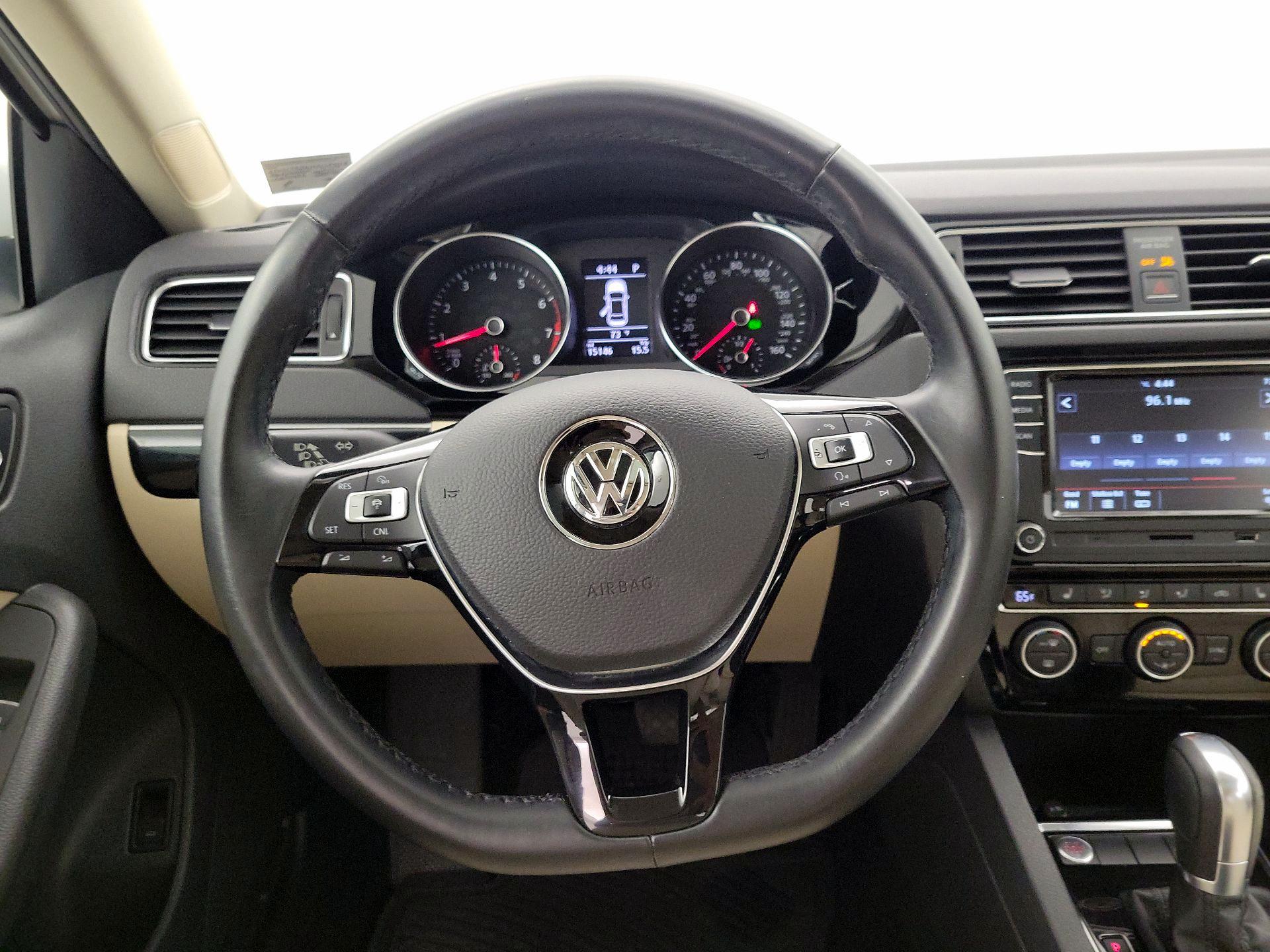 Thumbnail: 2017 Volkswagen Jetta - 10