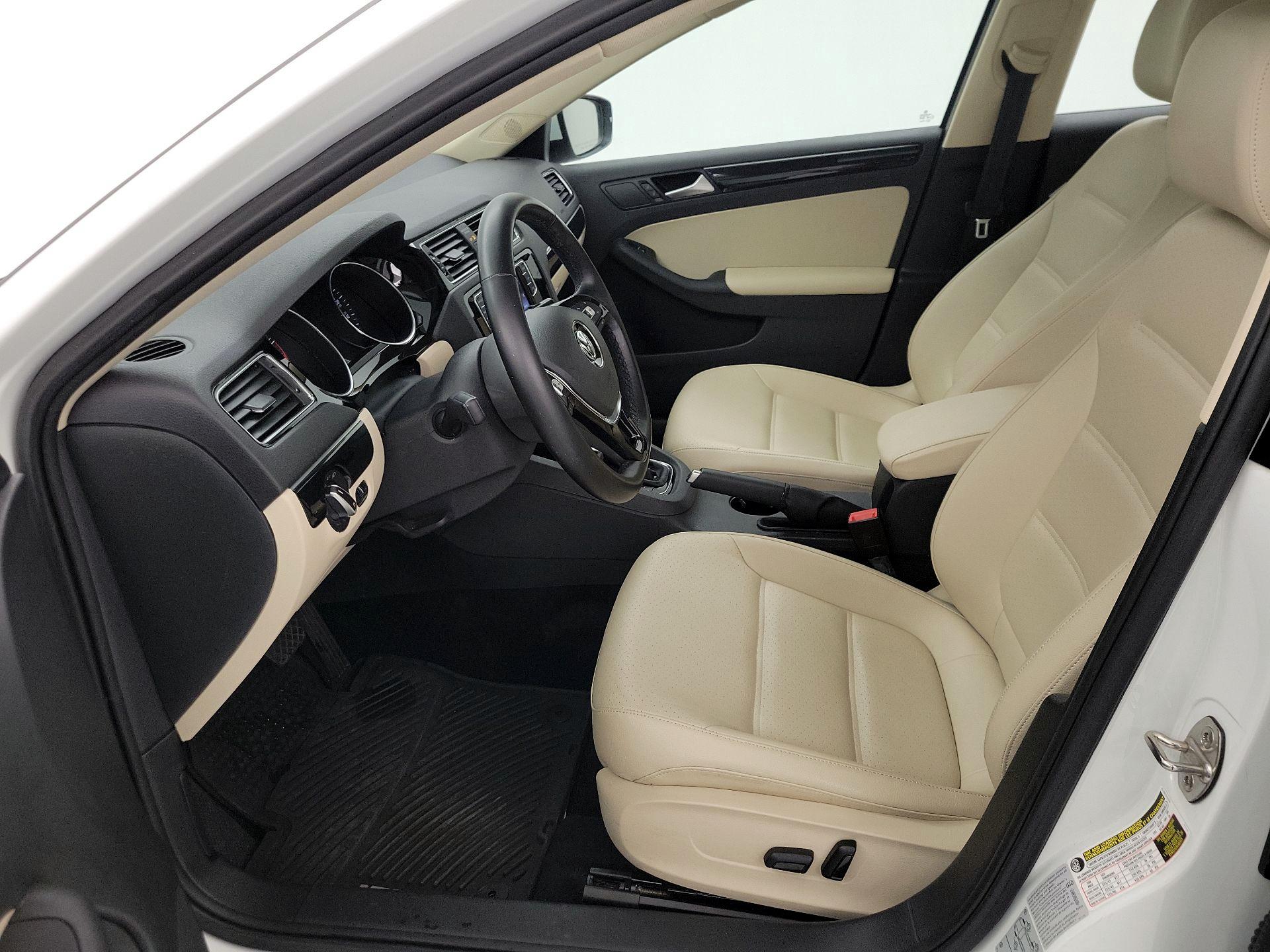 Thumbnail: 2017 Volkswagen Jetta - 11