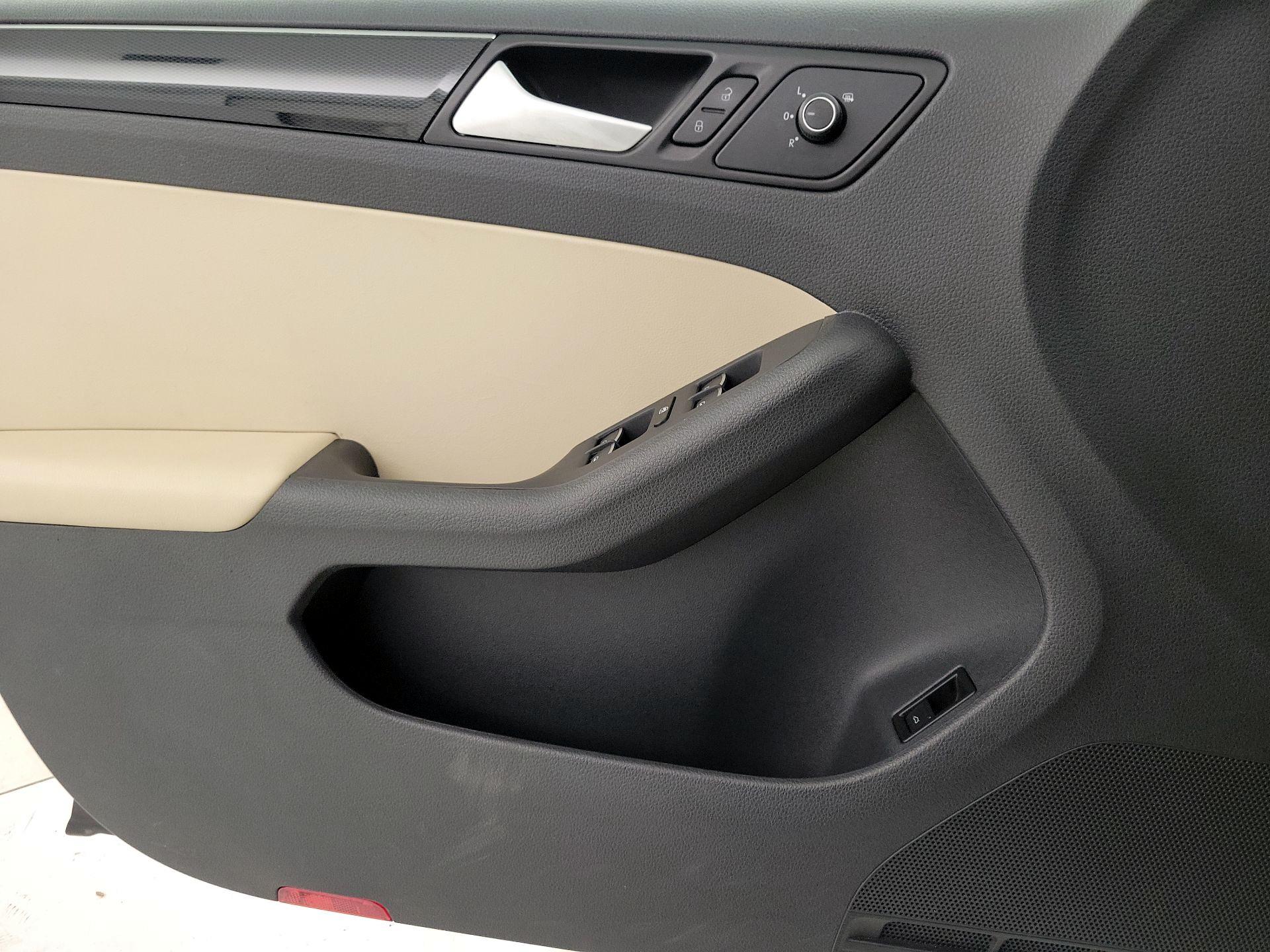 Thumbnail: 2017 Volkswagen Jetta - 12