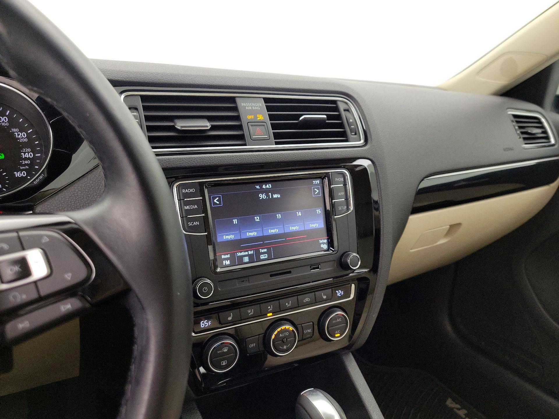 Thumbnail: 2017 Volkswagen Jetta - 15