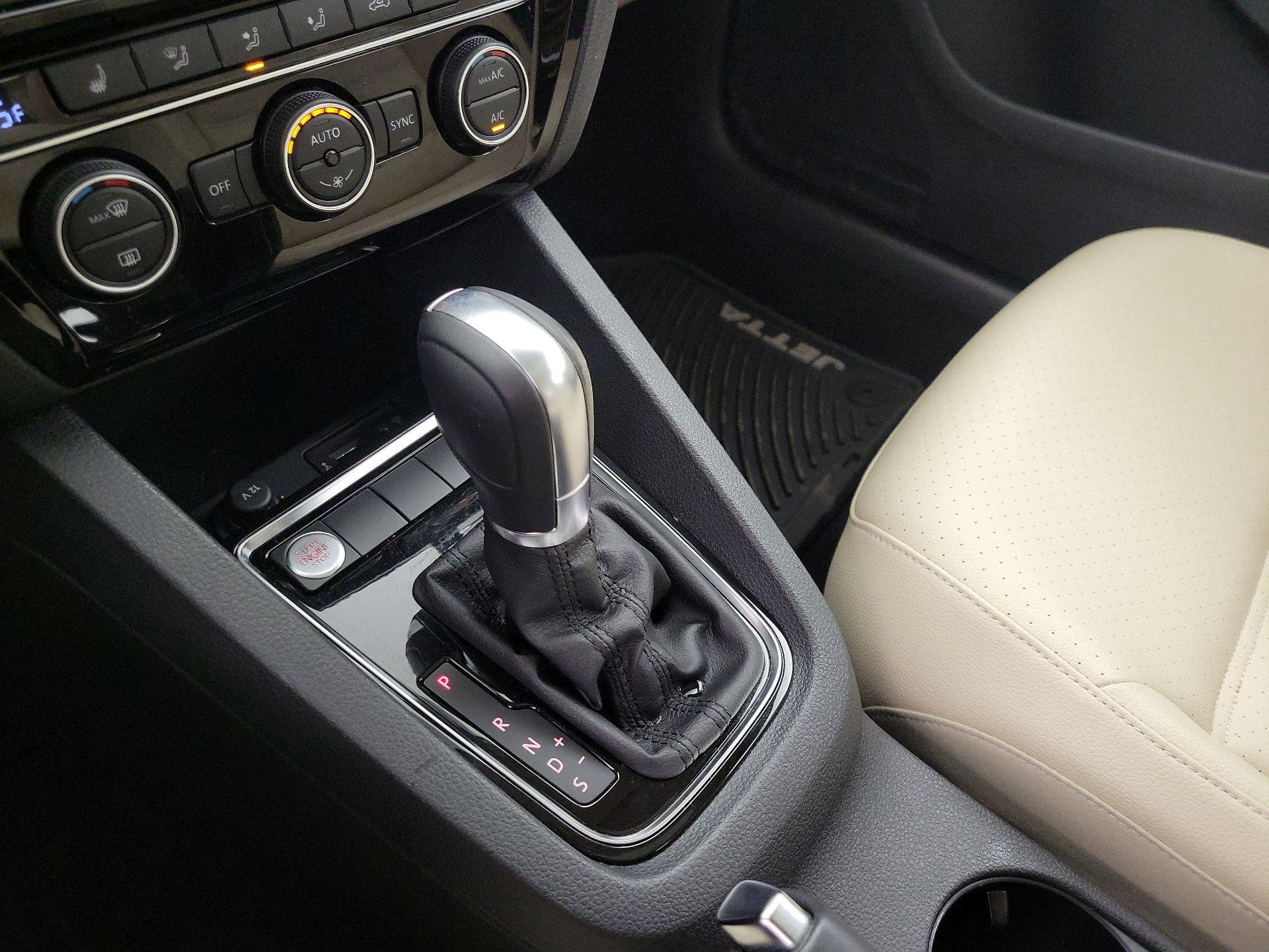 Thumbnail: 2017 Volkswagen Jetta - 17