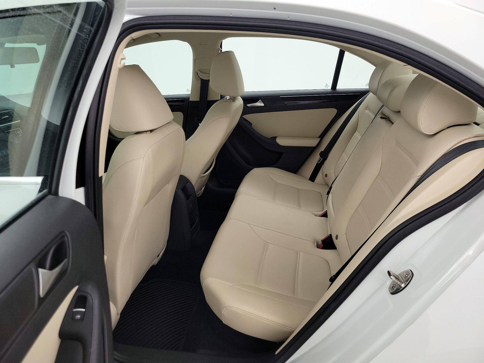 Thumbnail: 2017 Volkswagen Jetta - 20