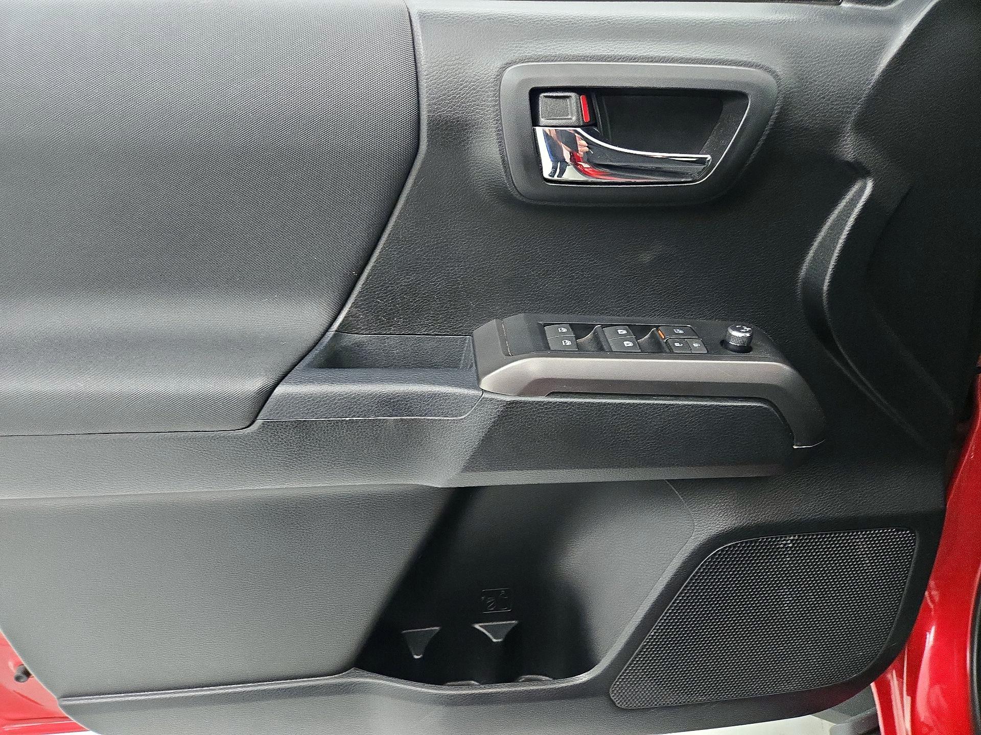 Thumbnail: 2017 Toyota Tacoma - 12