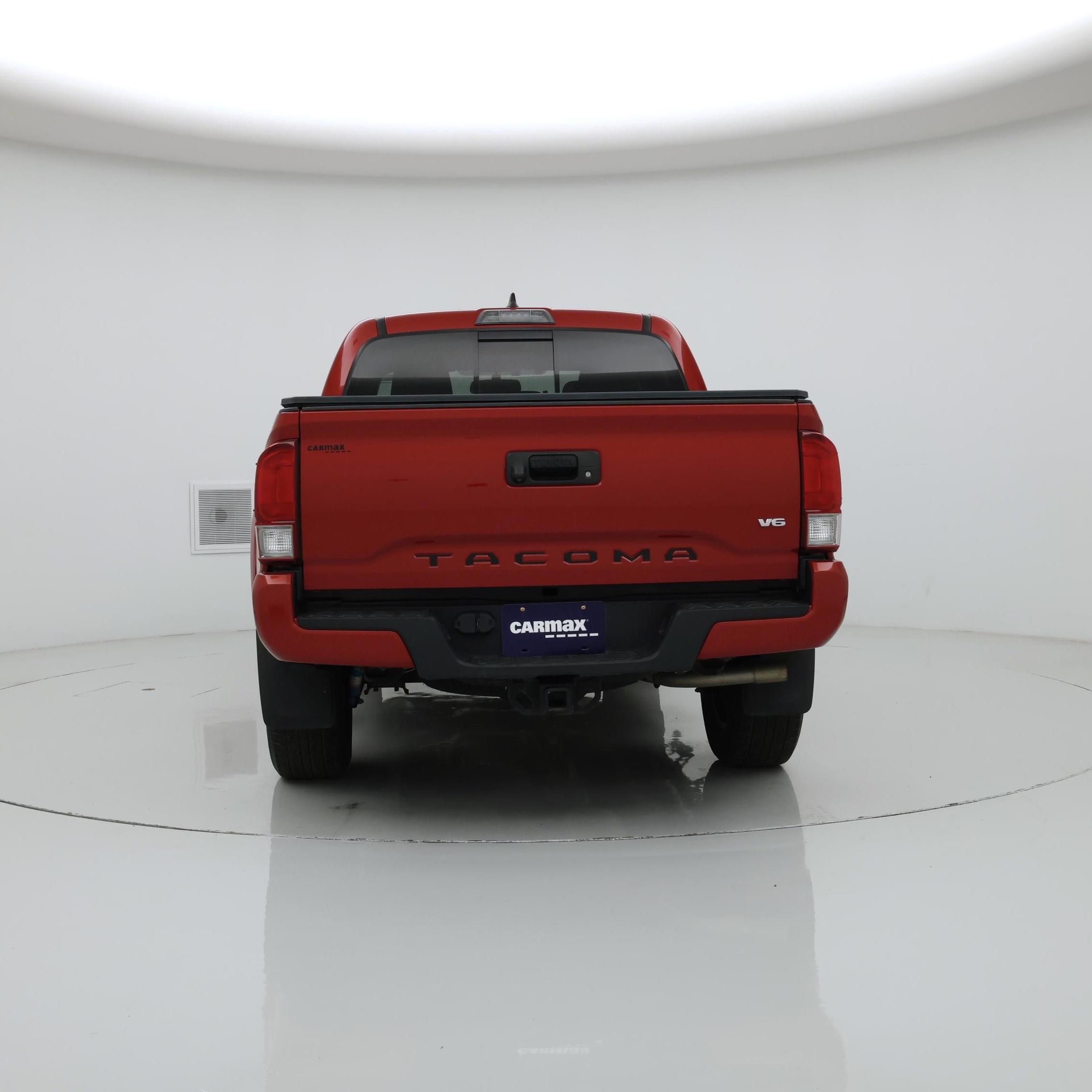 Thumbnail: 2017 Toyota Tacoma - 6